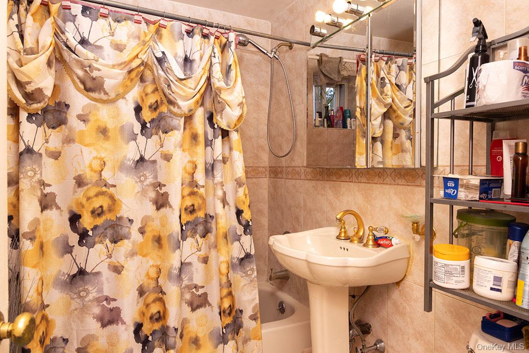 4158 Baychester Avenue, Bronx, NY 10466