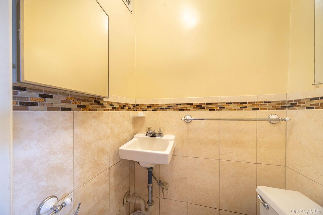 4158 Baychester Avenue, Bronx, NY 10466