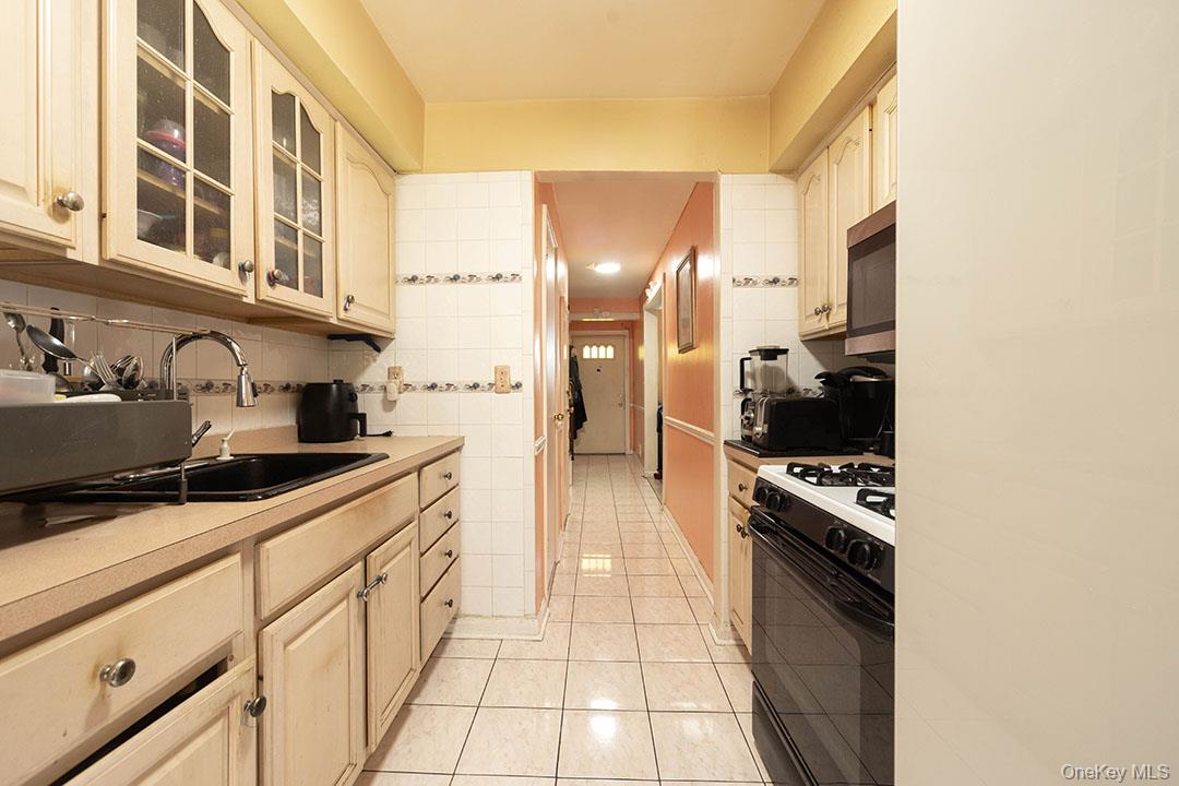 4158 Baychester Avenue, Bronx, NY 10466