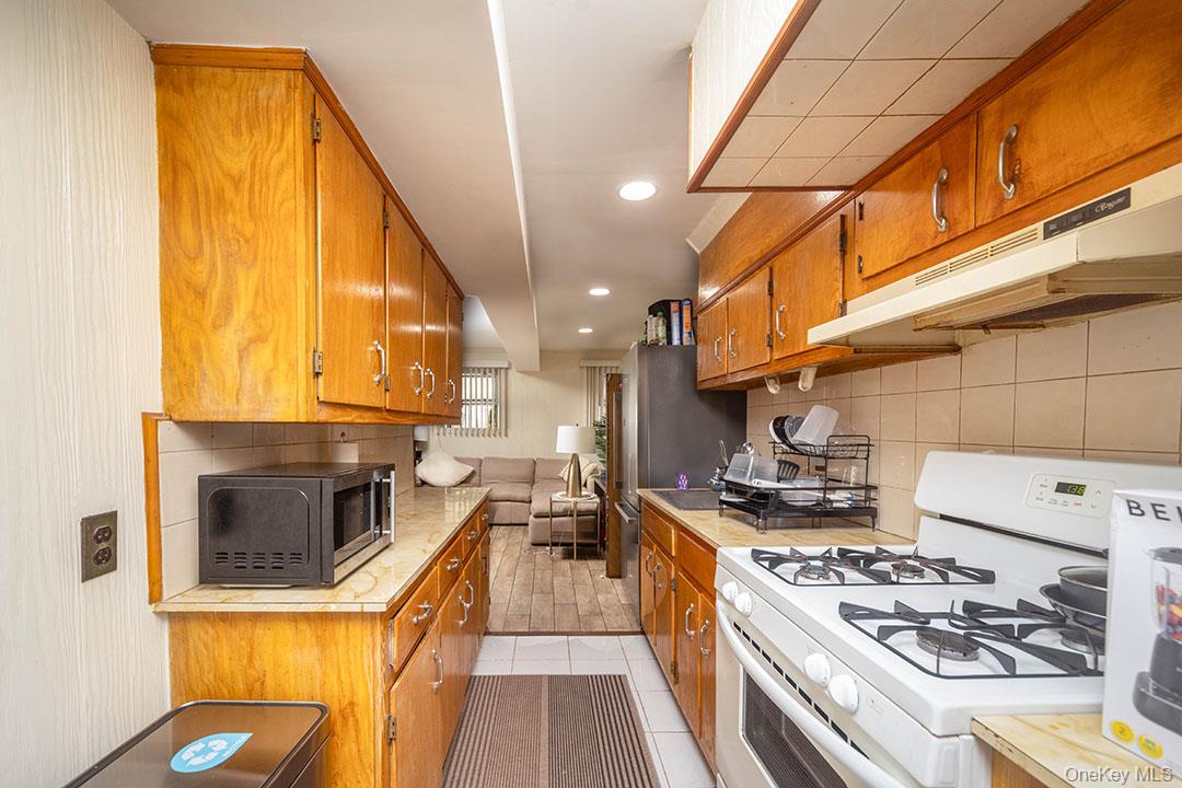 4158 Baychester Avenue, Bronx, NY 10466