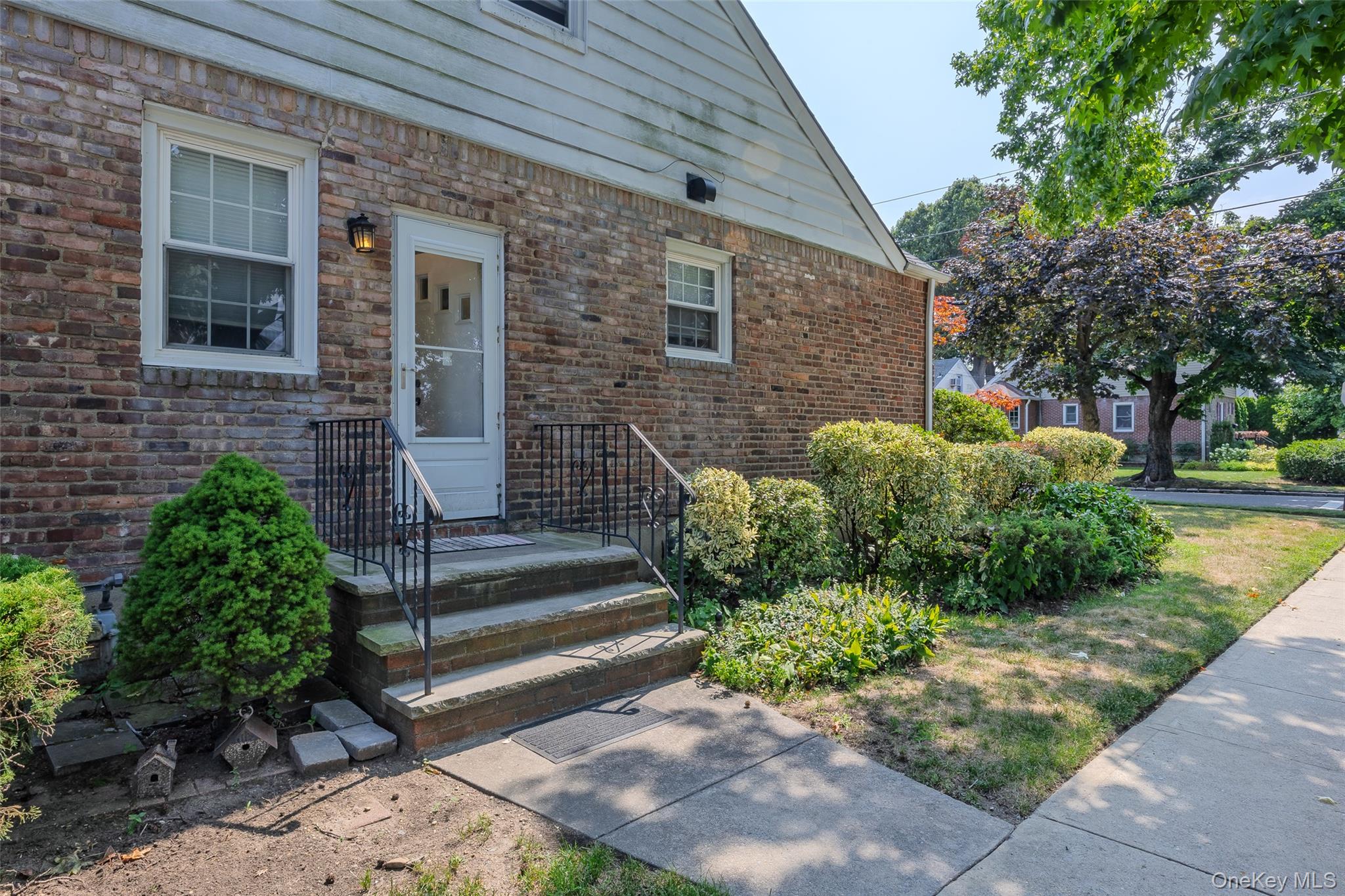 1218 Terrace Boulevard, New Hyde Park, NY 11040