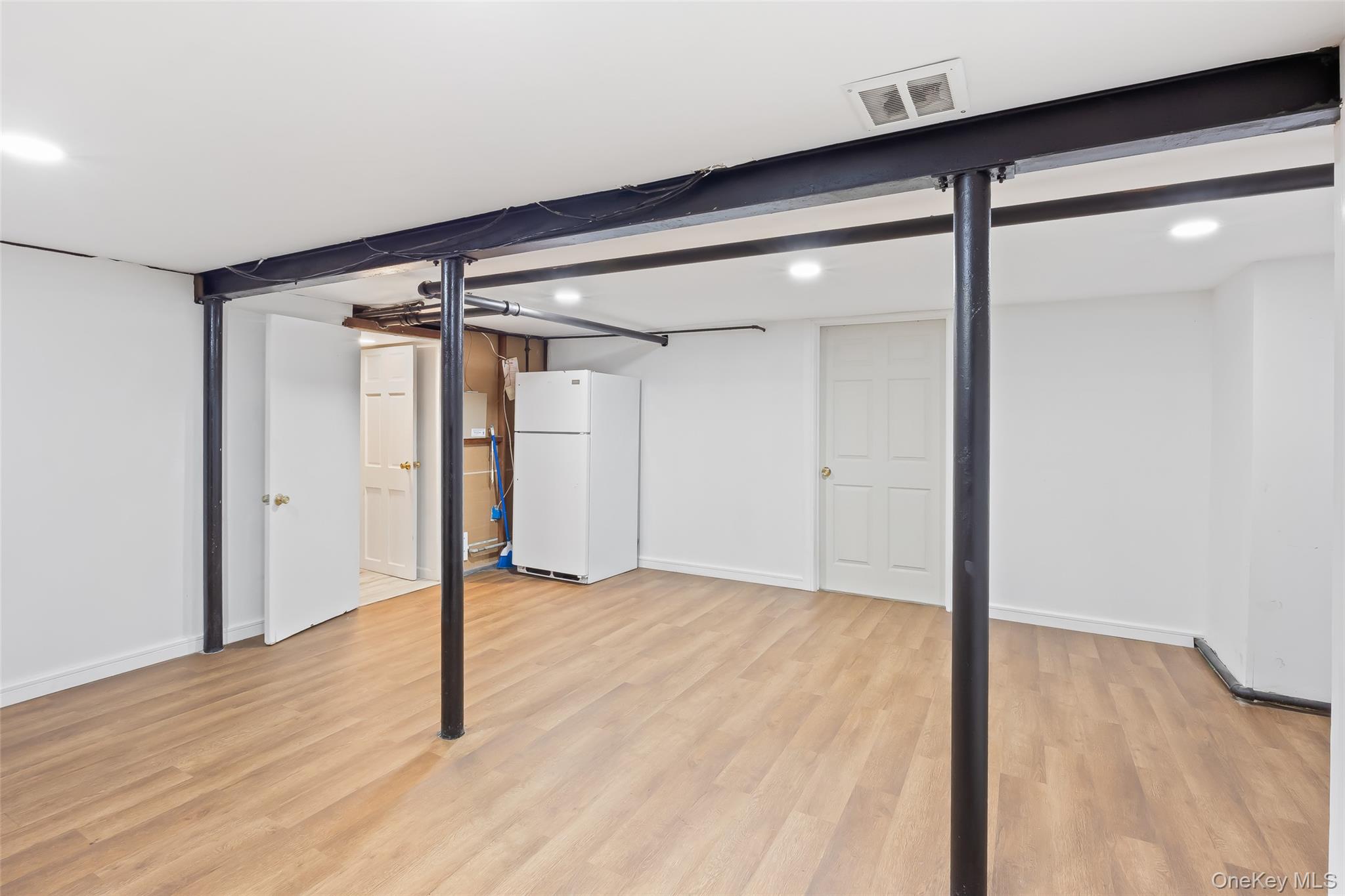 1218 Terrace Boulevard, New Hyde Park, NY 11040