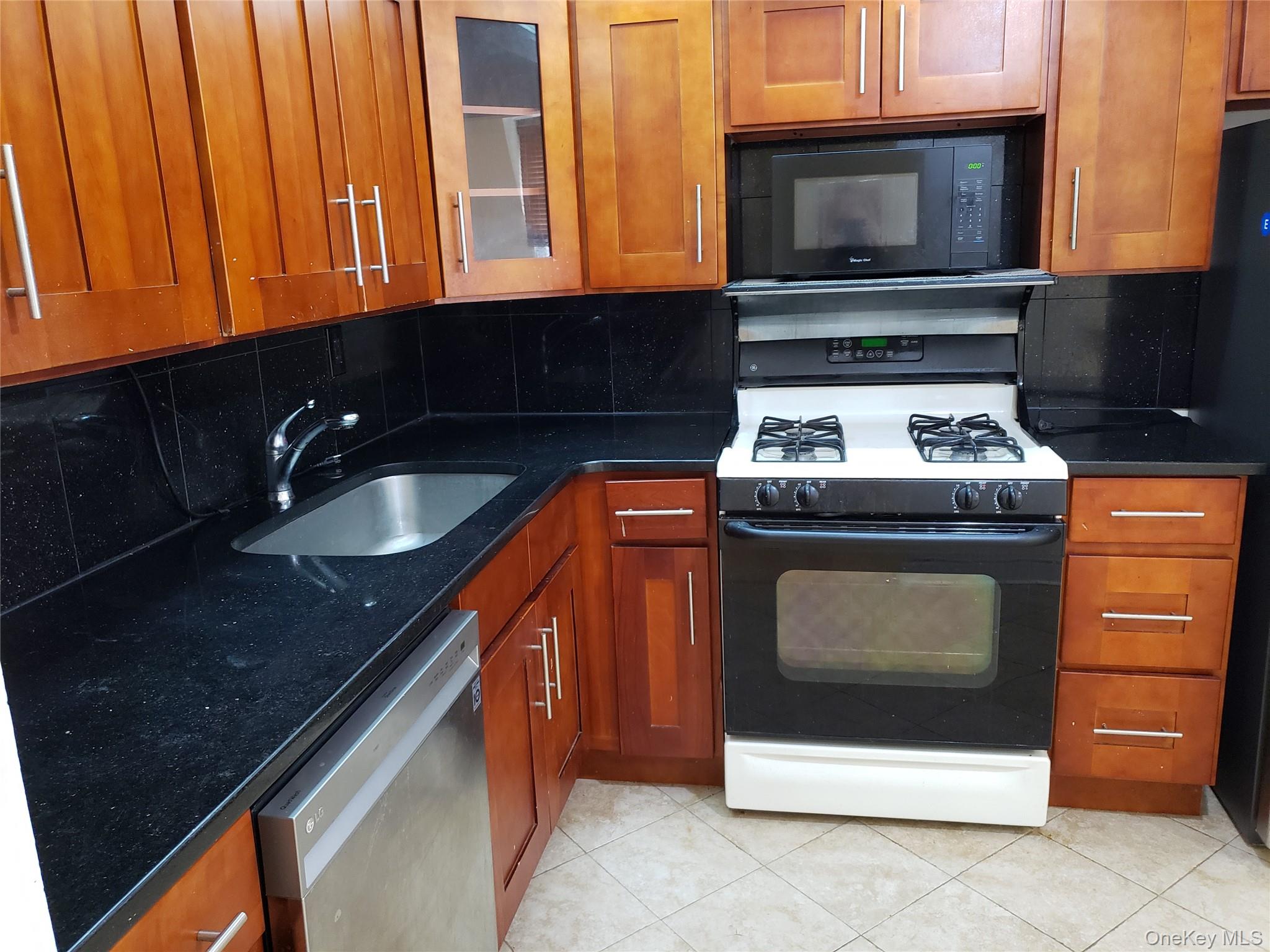 1230 Estate Lane Lane # 2, Bayside, NY 11360