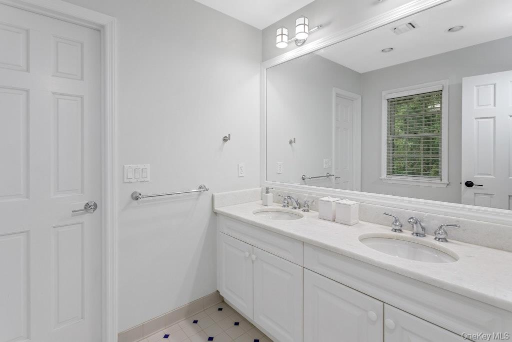 3 Colonial Court, Armonk, NY 10504