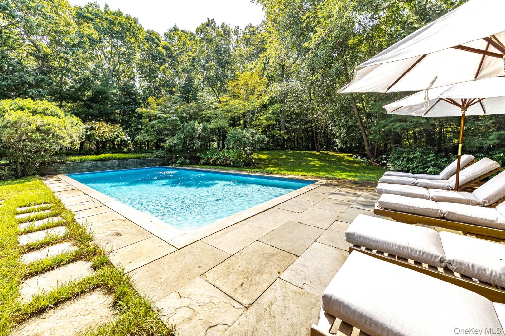 8 Lauras Lane, East Hampton, NY 11937