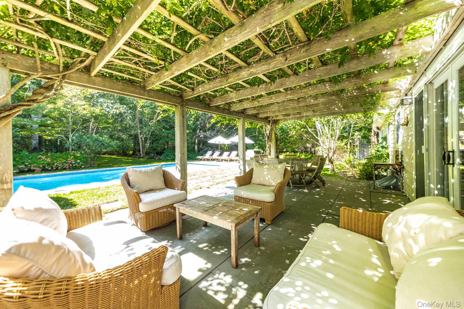 8 Lauras Lane, East Hampton, NY 11937