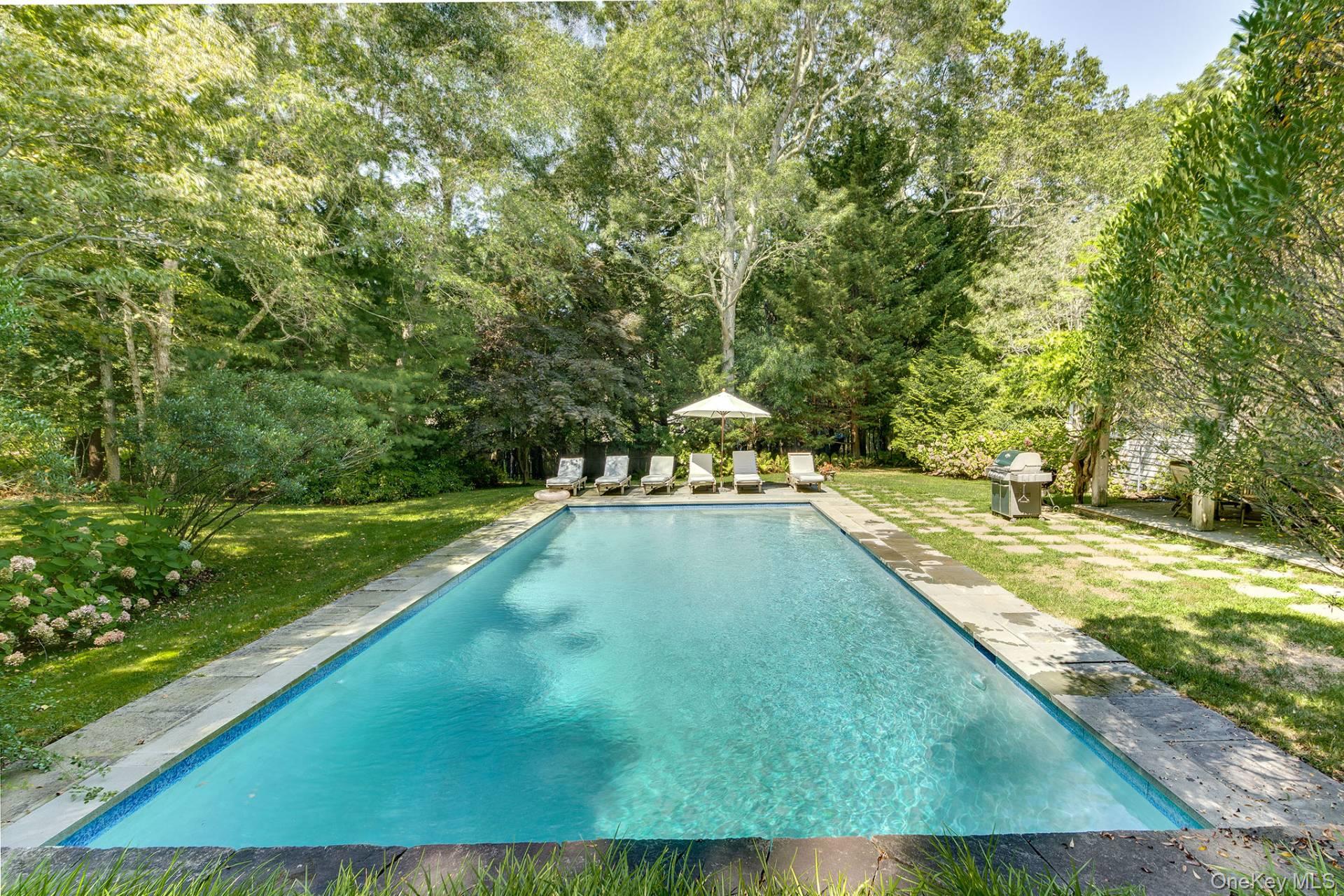 8 Lauras Lane, East Hampton, NY 11937