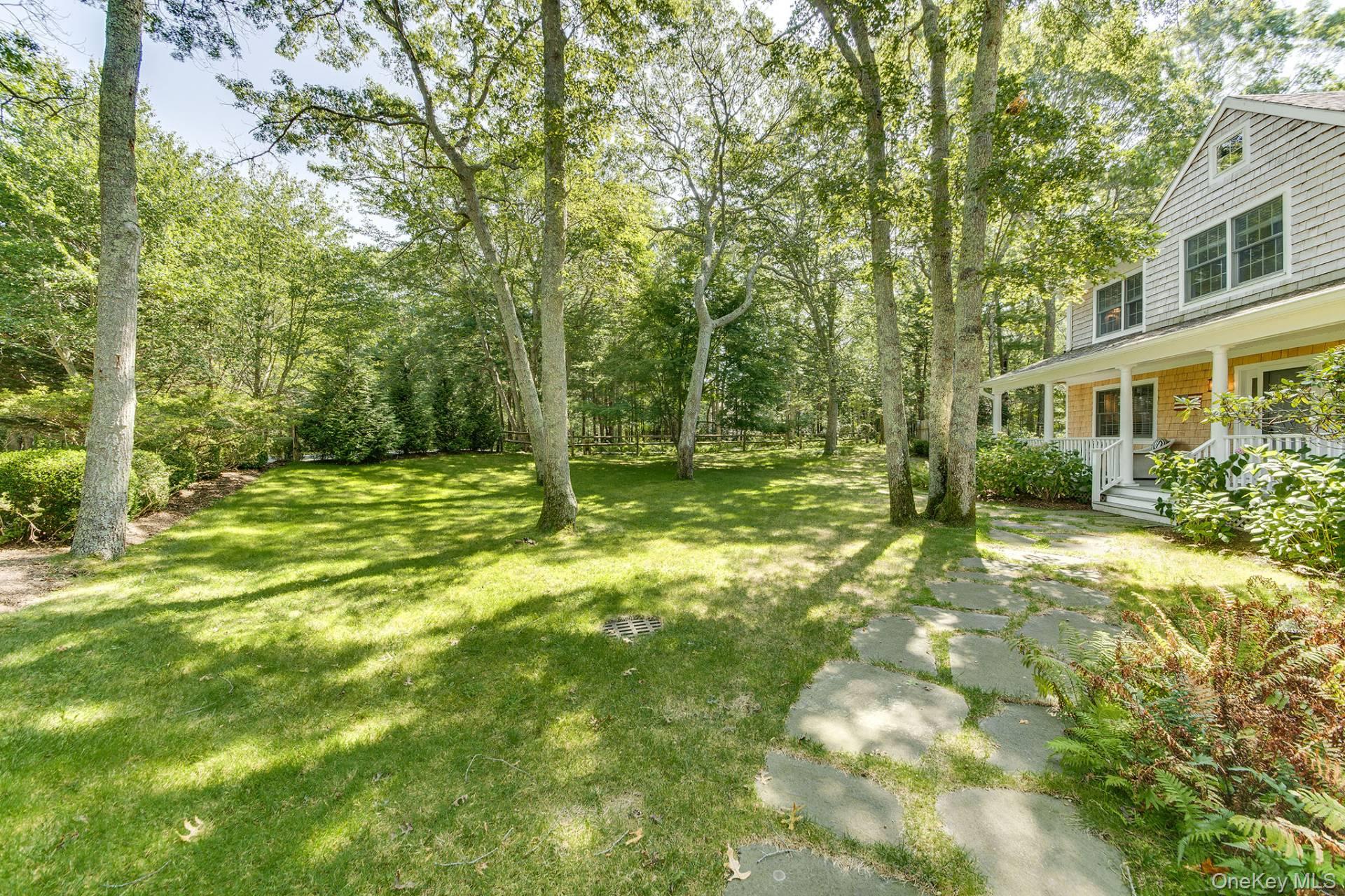 8 Lauras Lane, East Hampton, NY 11937