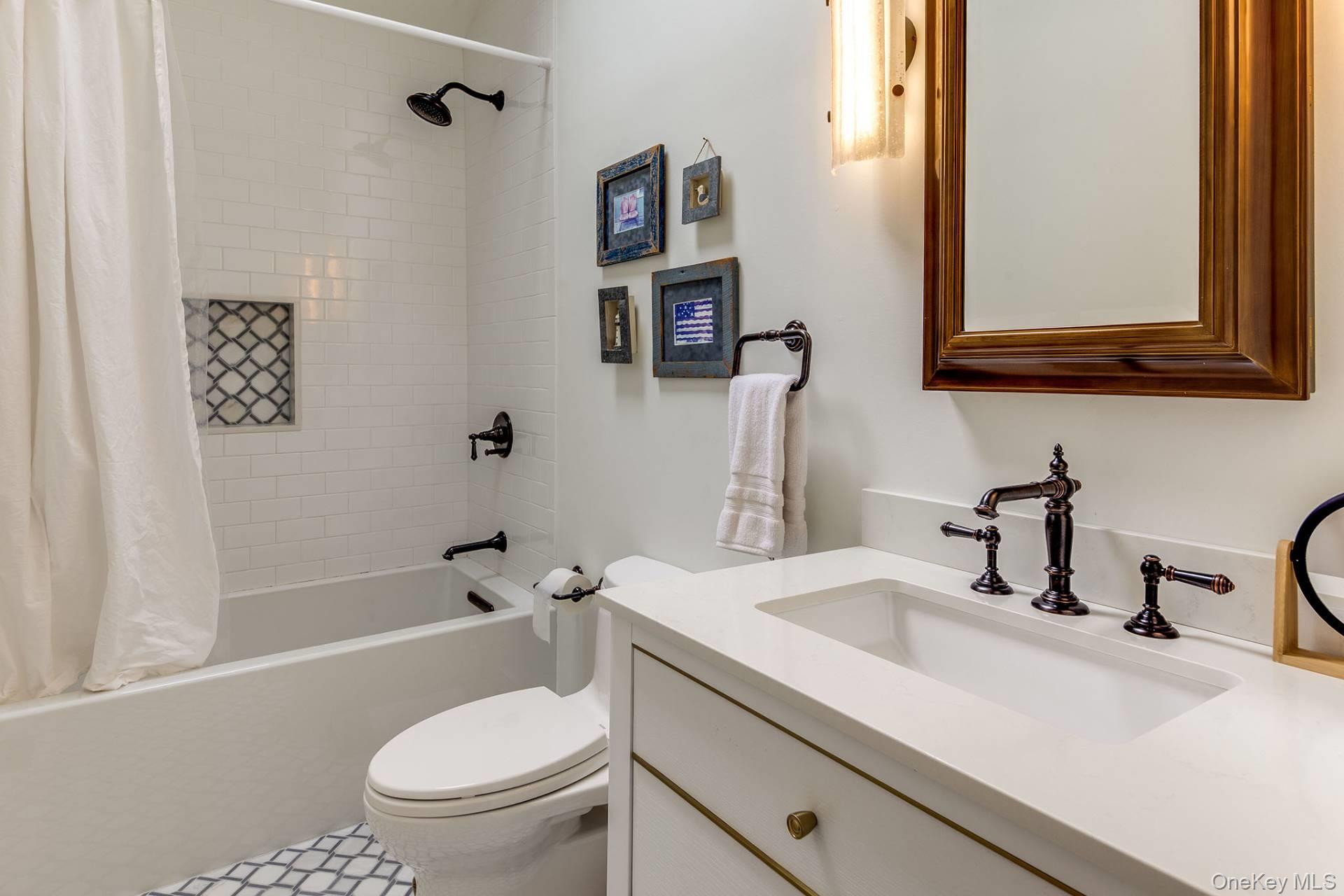 8 Lauras Lane, East Hampton, NY 11937