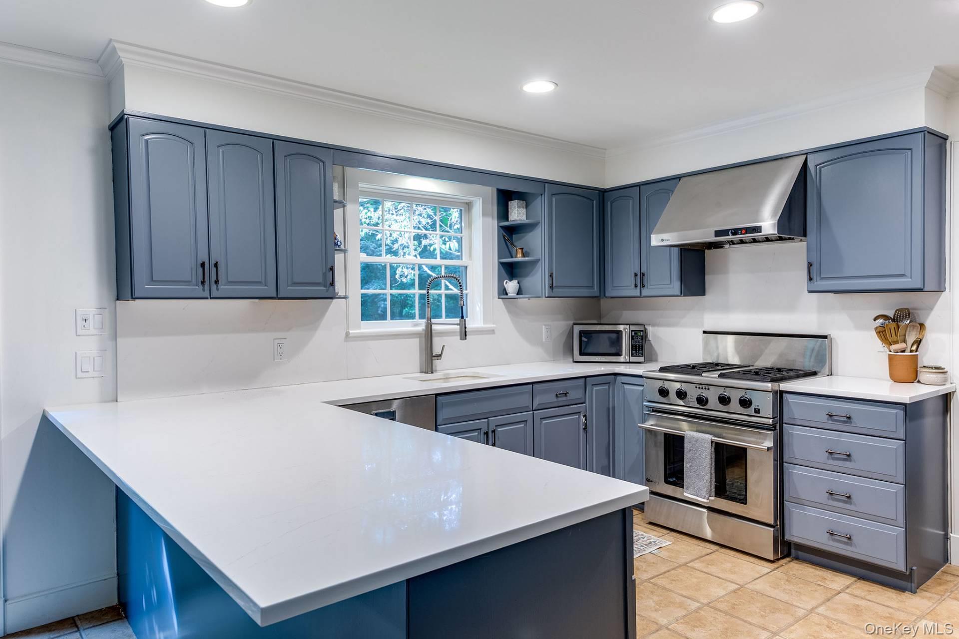 8 Lauras Lane, East Hampton, NY 11937