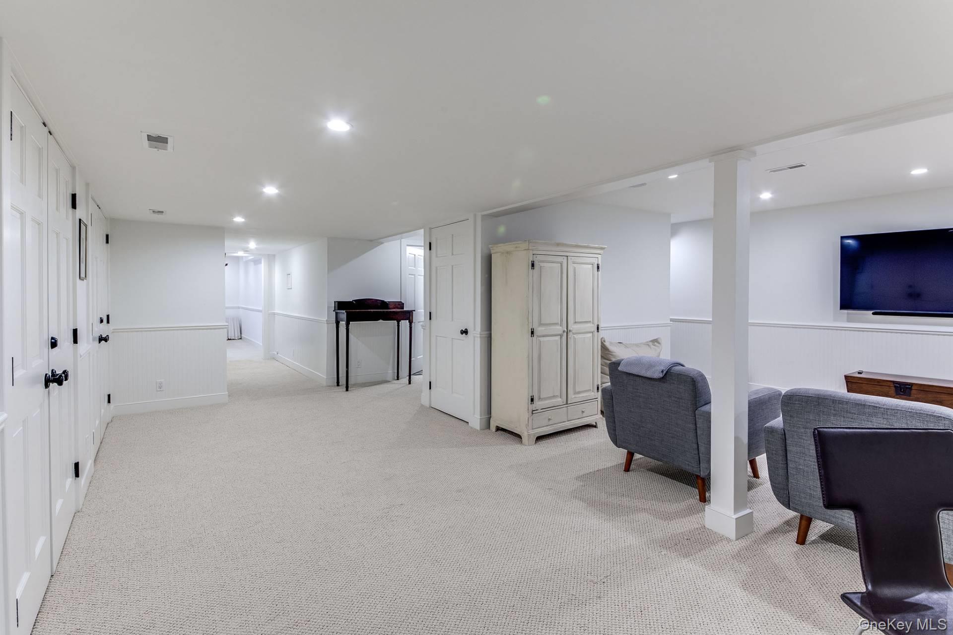 8 Lauras Lane, East Hampton, NY 11937