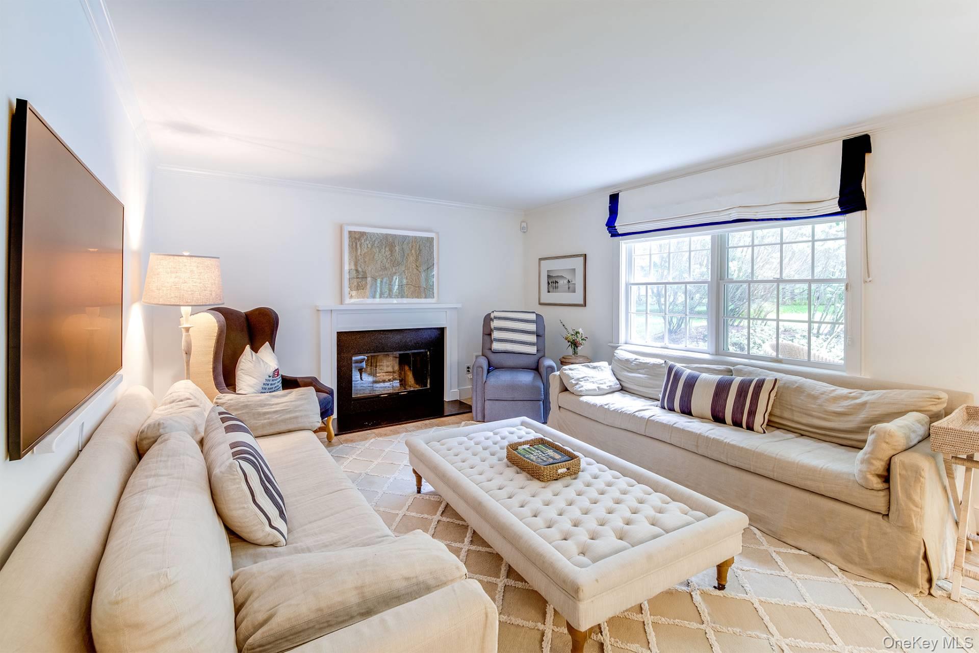 8 Lauras Lane, East Hampton, NY 11937