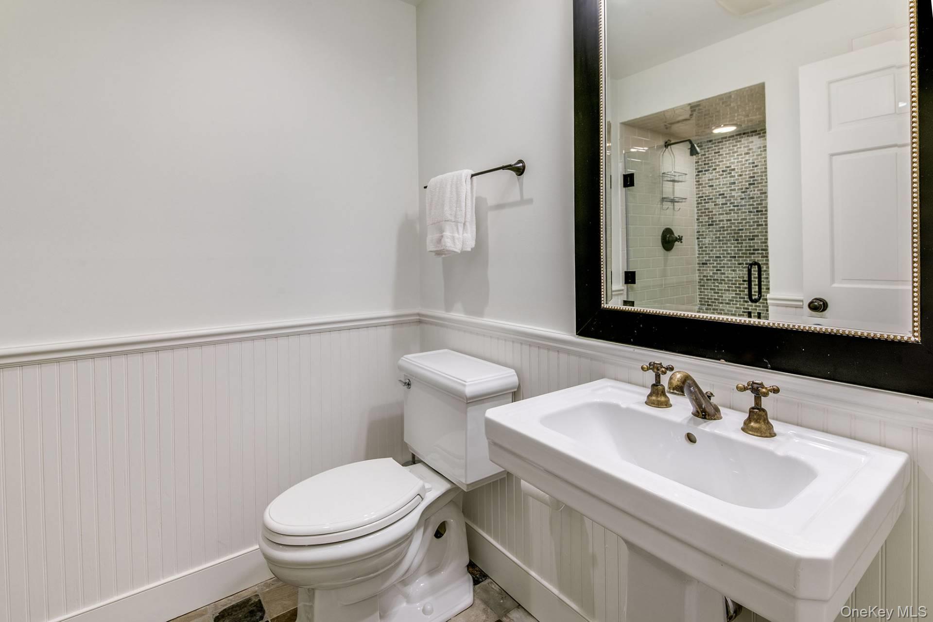 8 Lauras Lane, East Hampton, NY 11937