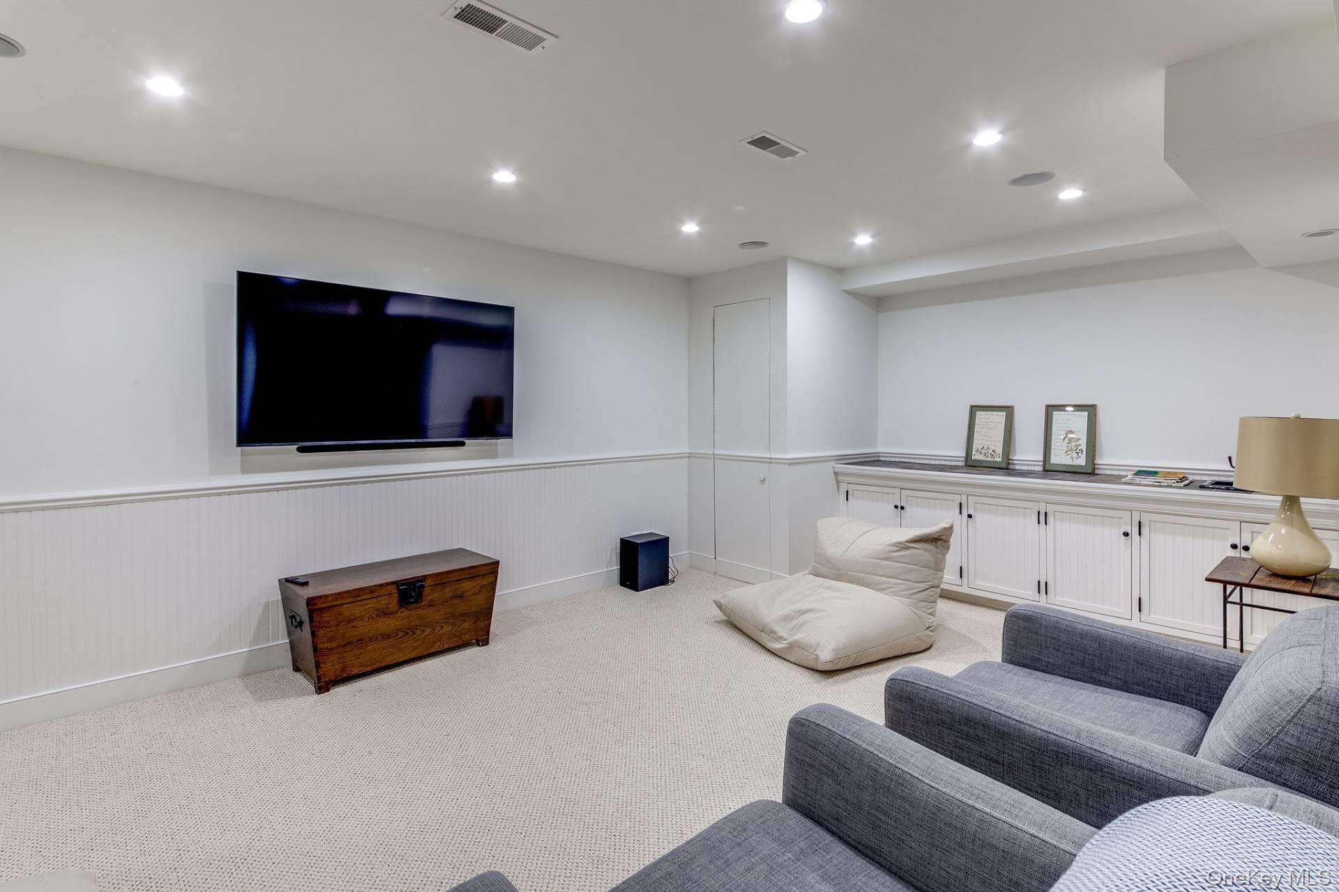 8 Lauras Lane, East Hampton, NY 11937