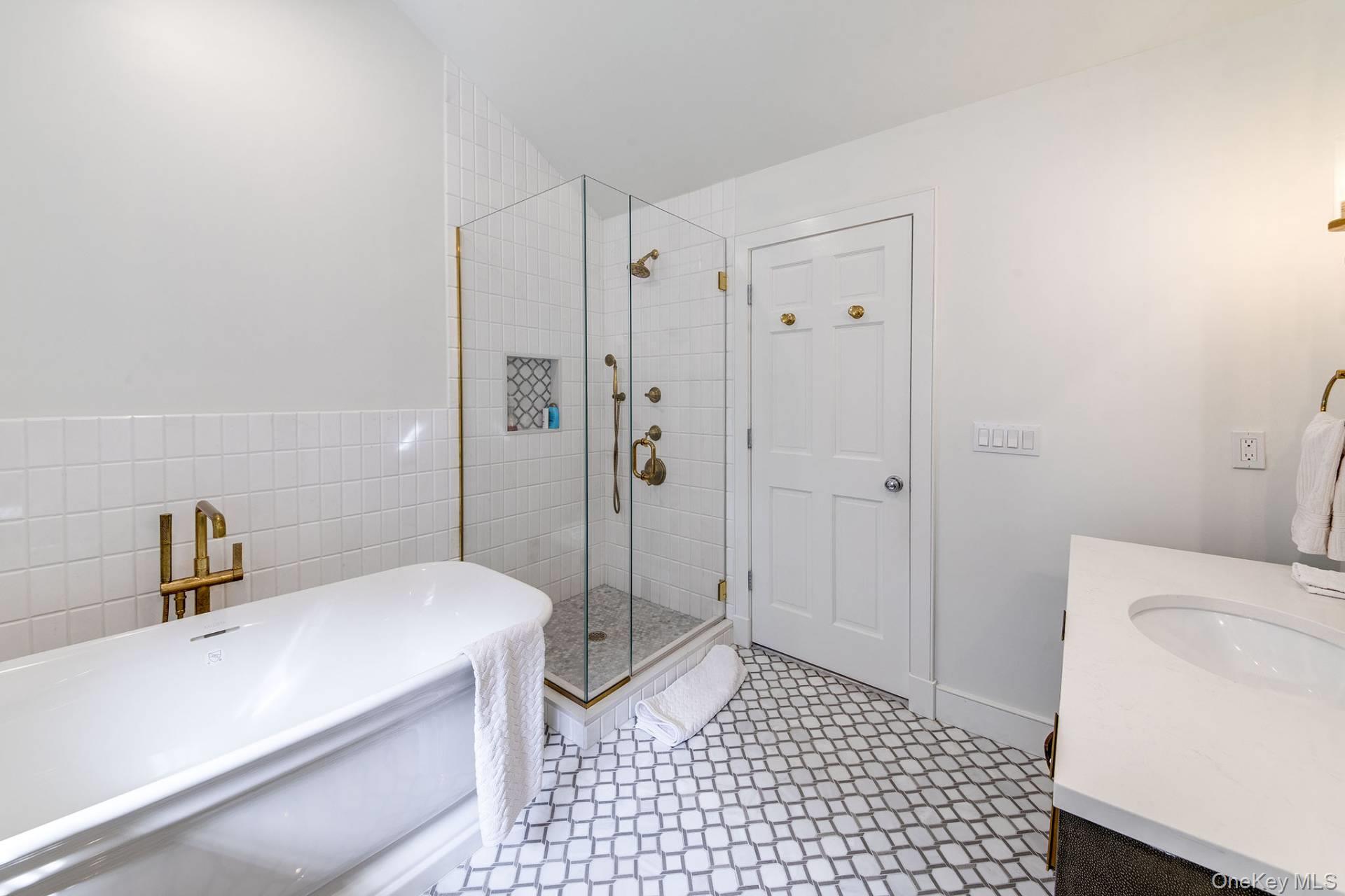 8 Lauras Lane, East Hampton, NY 11937