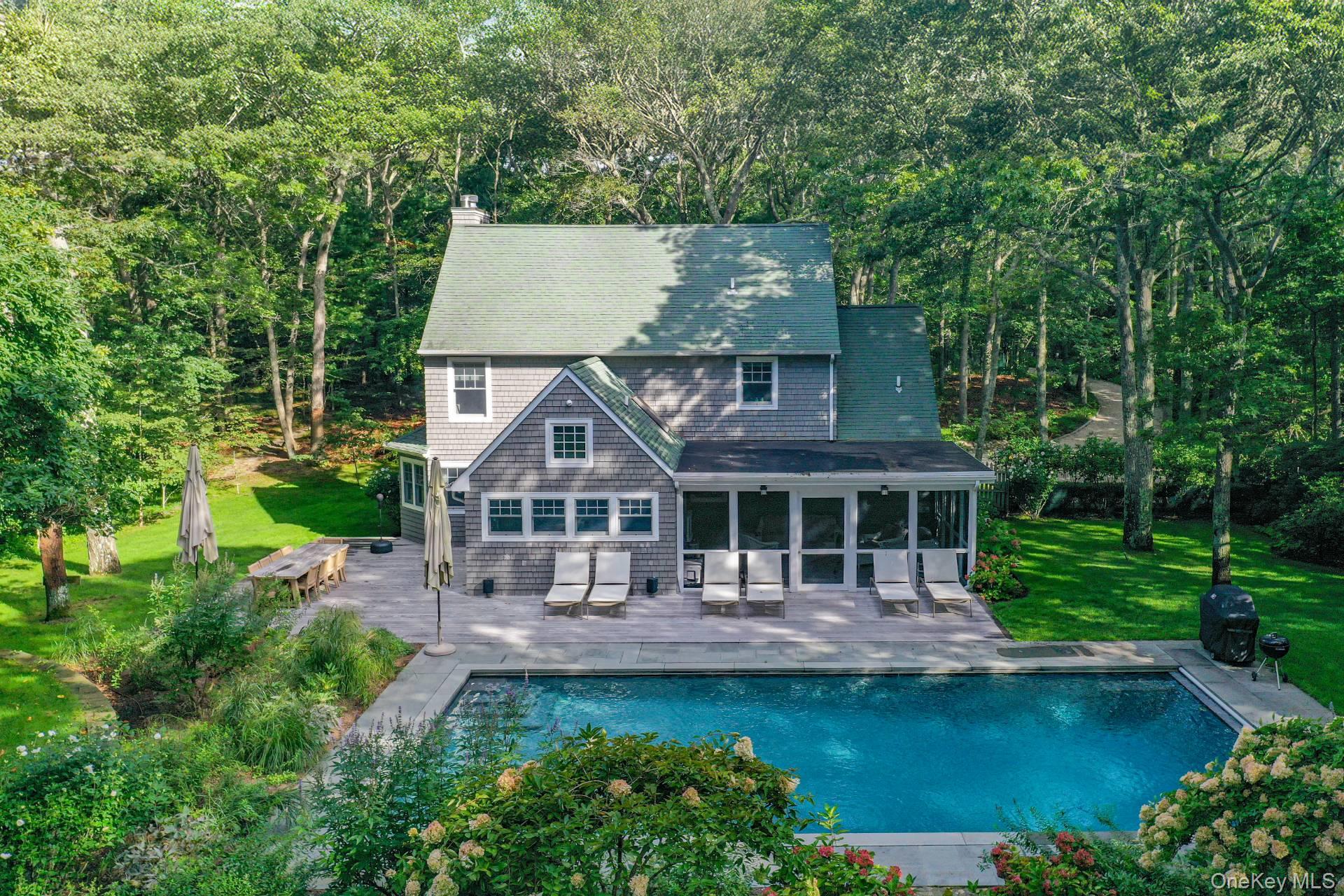 10 Lauras Lane, East Hampton, NY 11937