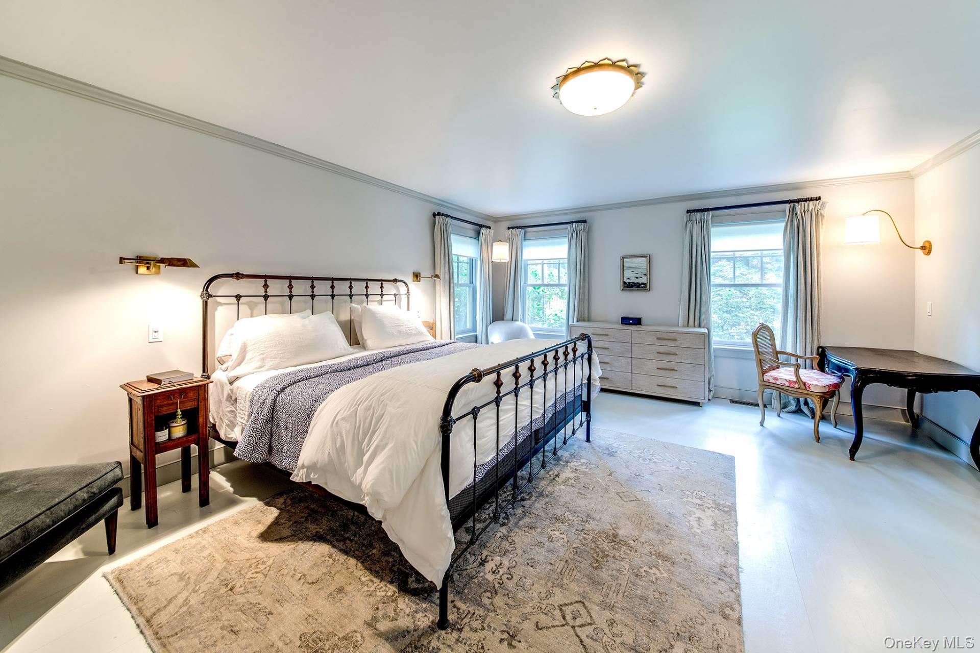 10 Lauras Lane, East Hampton, NY 11937