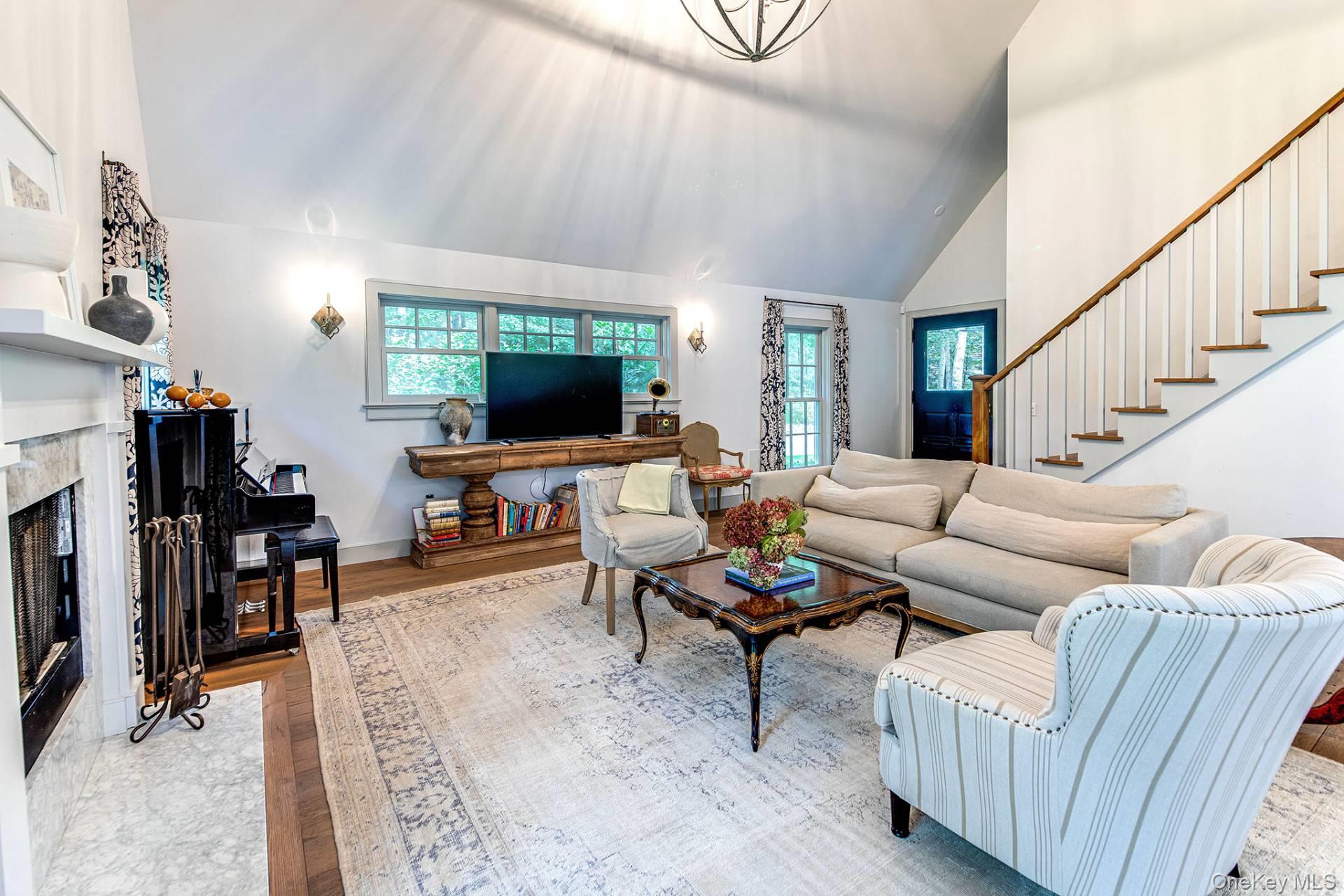 10 Lauras Lane, East Hampton, NY 11937