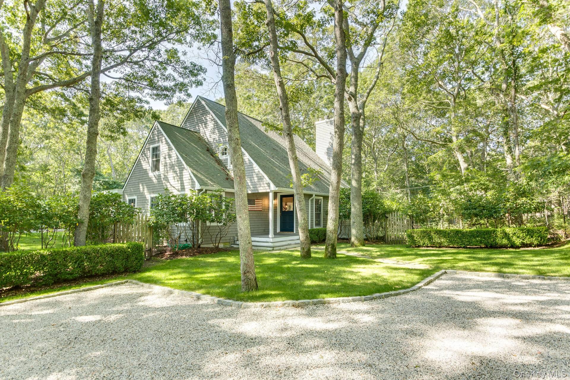 10 Lauras Lane, East Hampton, NY 11937