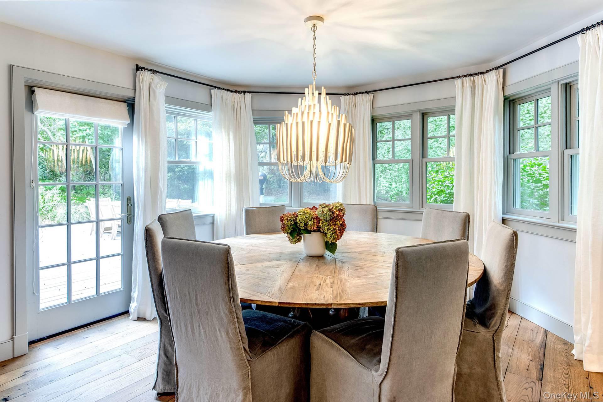 10 Lauras Lane, East Hampton, NY 11937