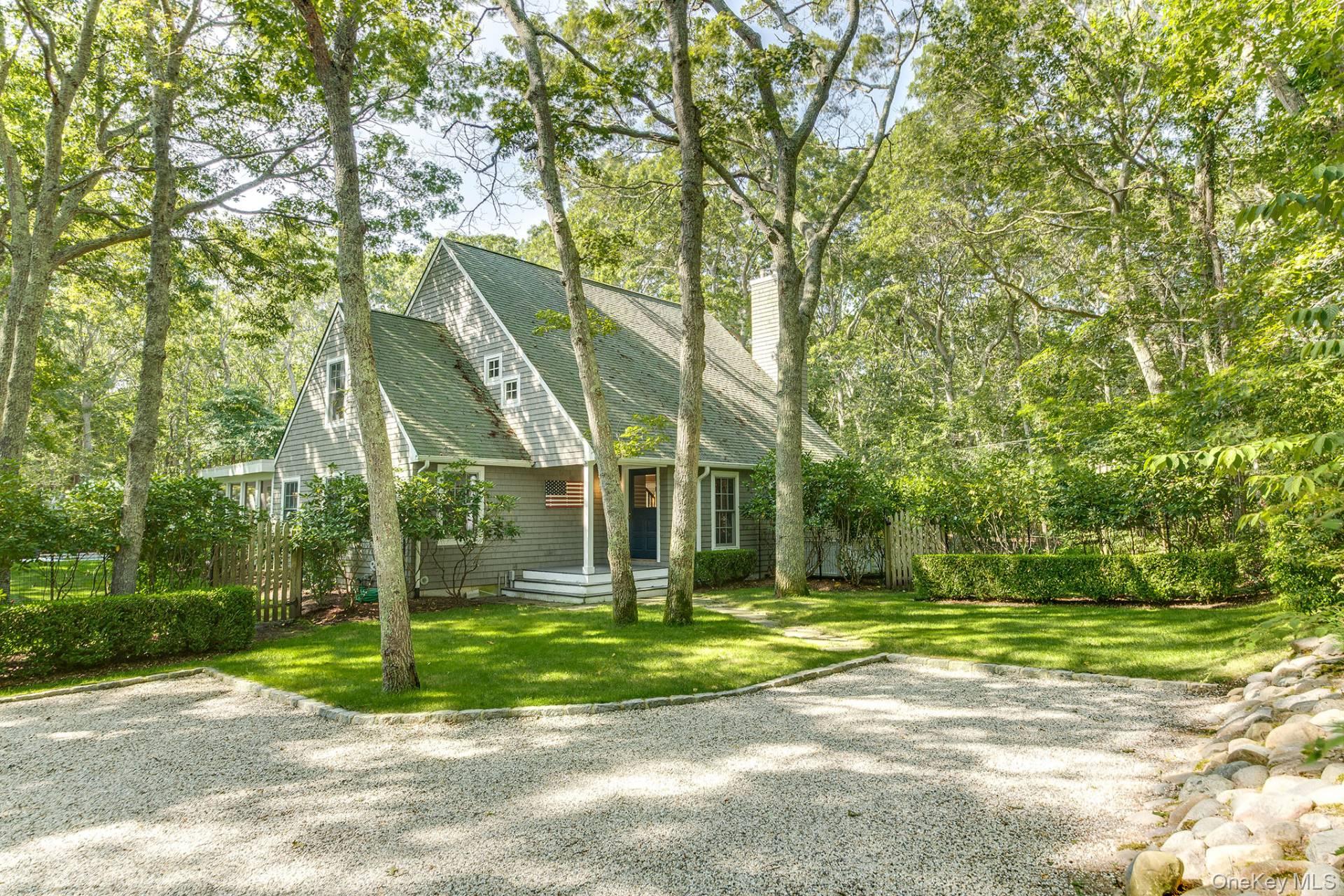 10 Lauras Lane, East Hampton, NY 11937
