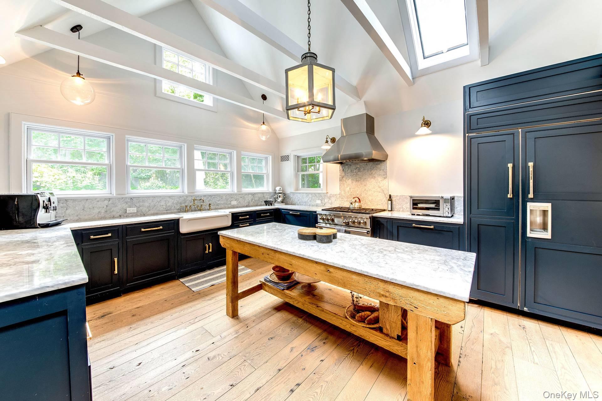 10 Lauras Lane, East Hampton, NY 11937