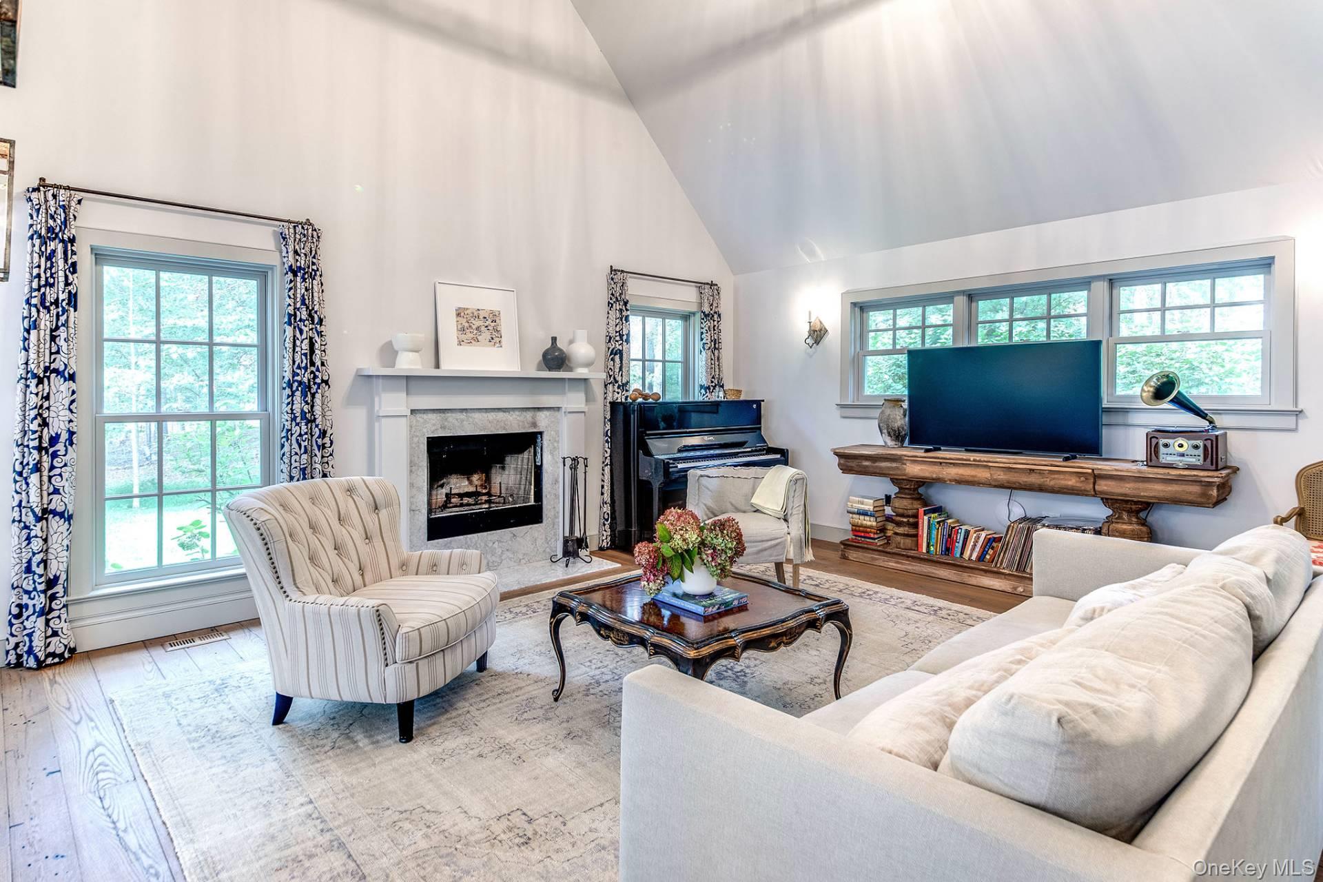 10 Lauras Lane, East Hampton, NY 11937