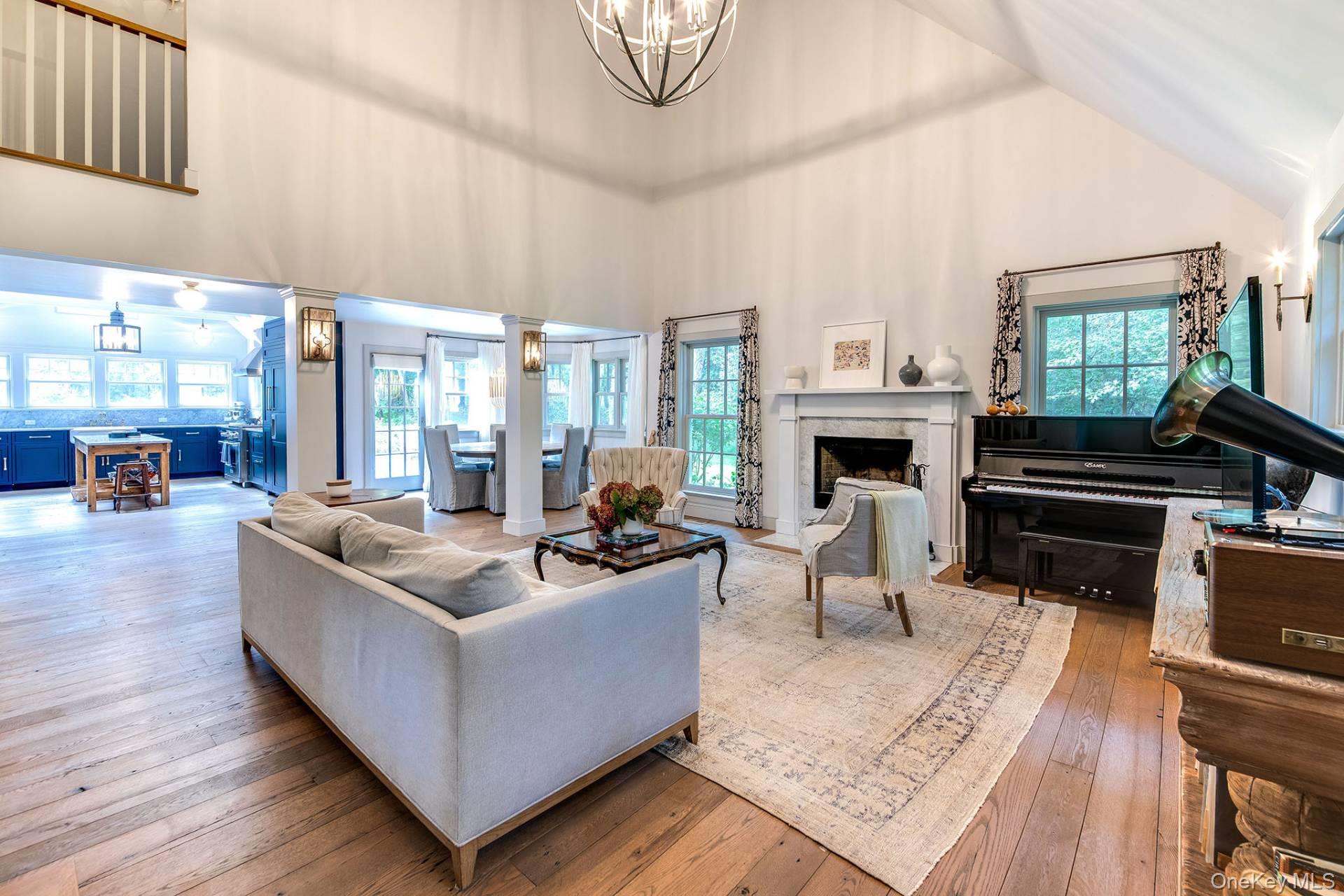 10 Lauras Lane, East Hampton, NY 11937