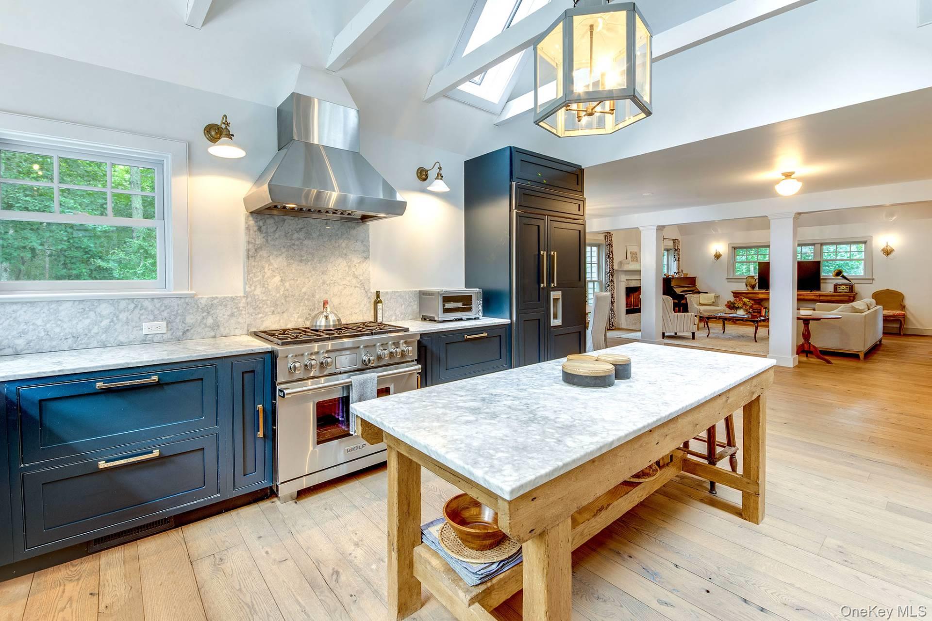 10 Lauras Lane, East Hampton, NY 11937