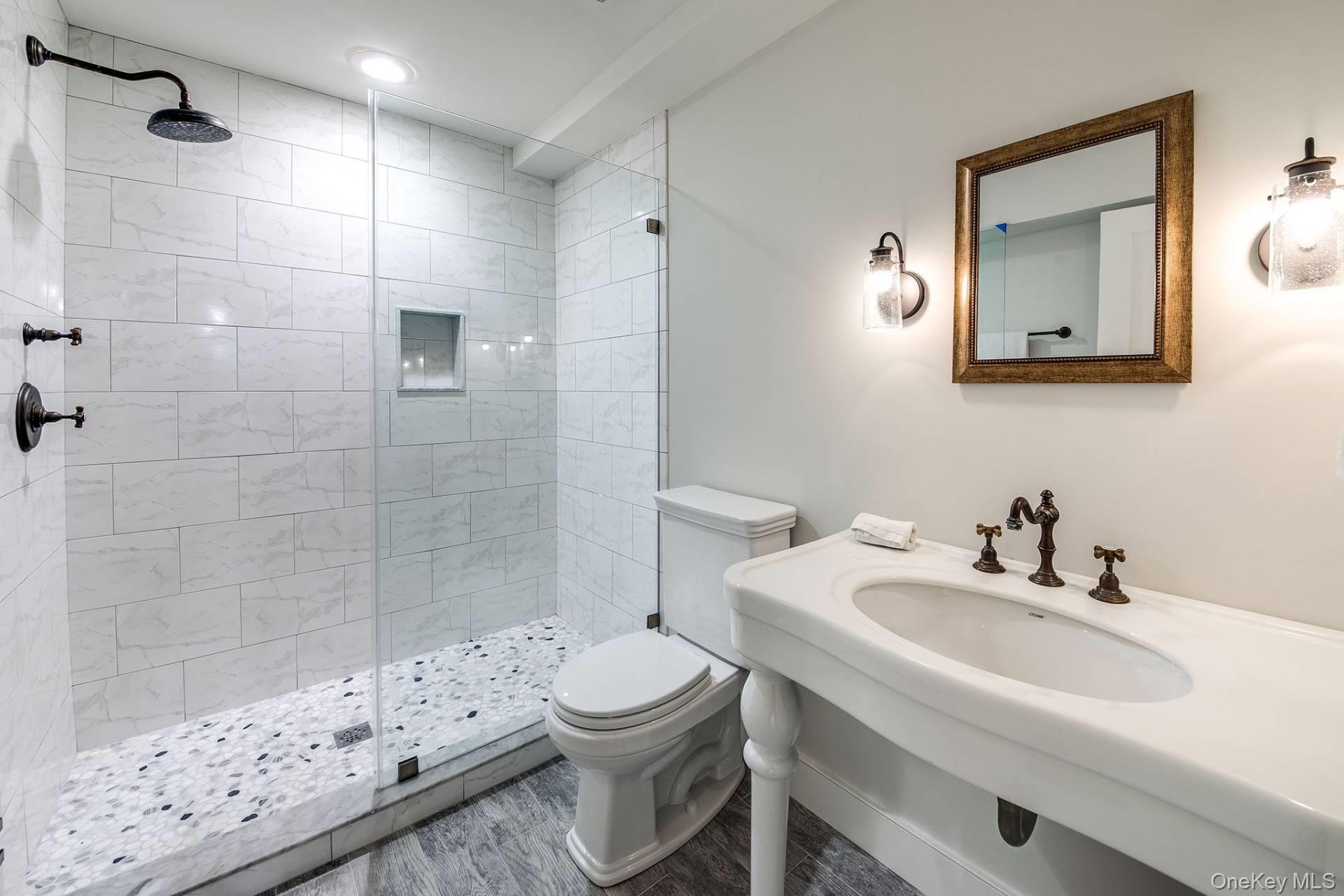 10 Lauras Lane, East Hampton, NY 11937