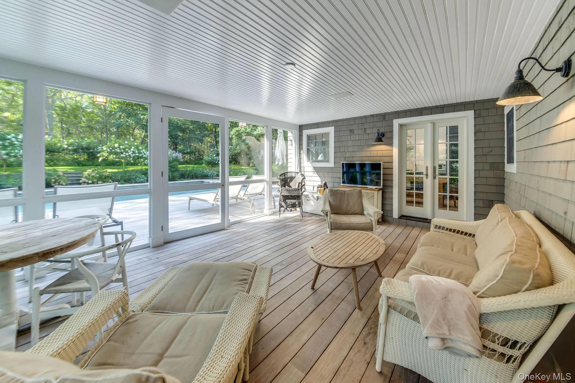 10 Lauras Lane, East Hampton, NY 11937