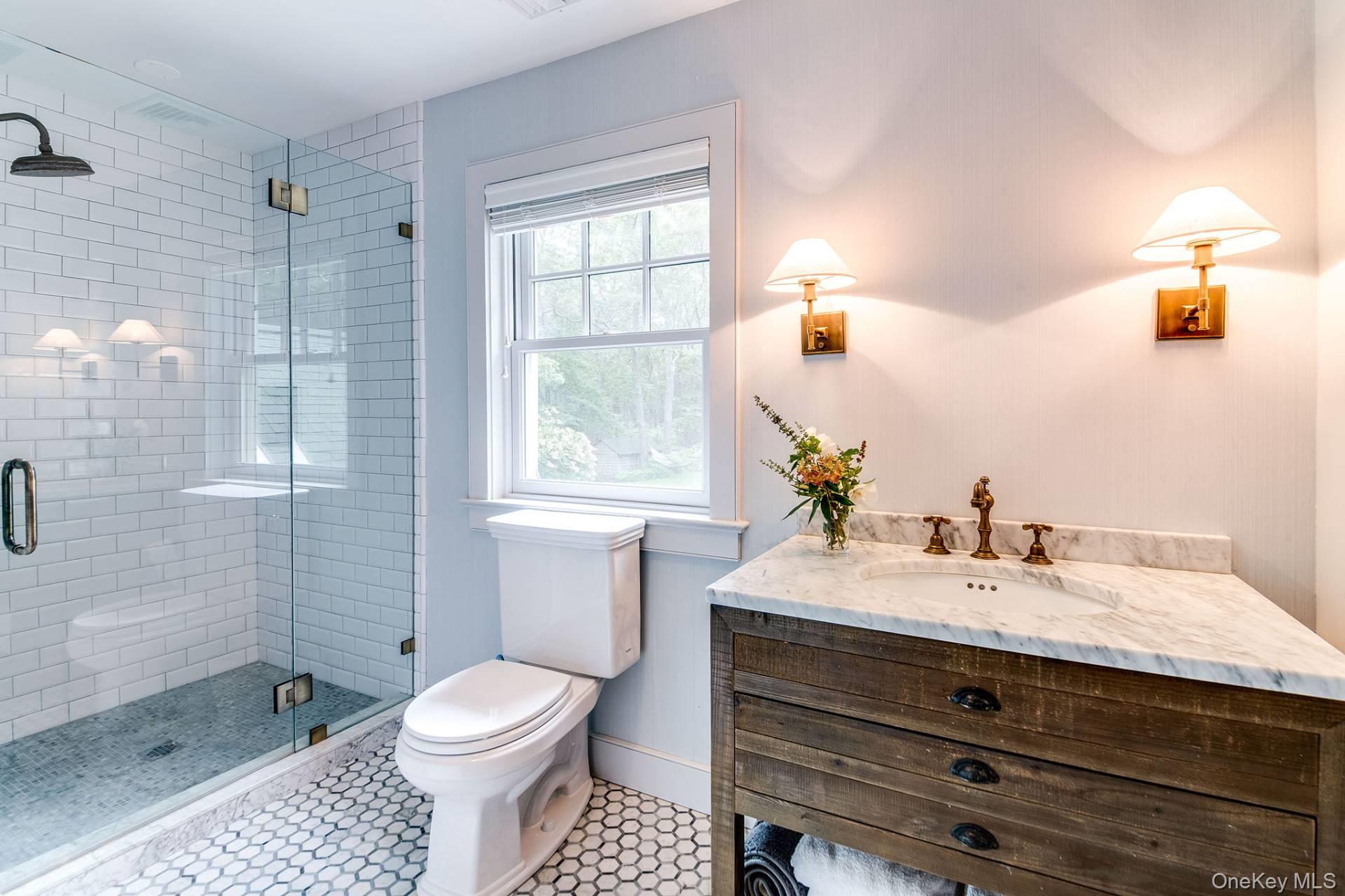 10 Lauras Lane, East Hampton, NY 11937