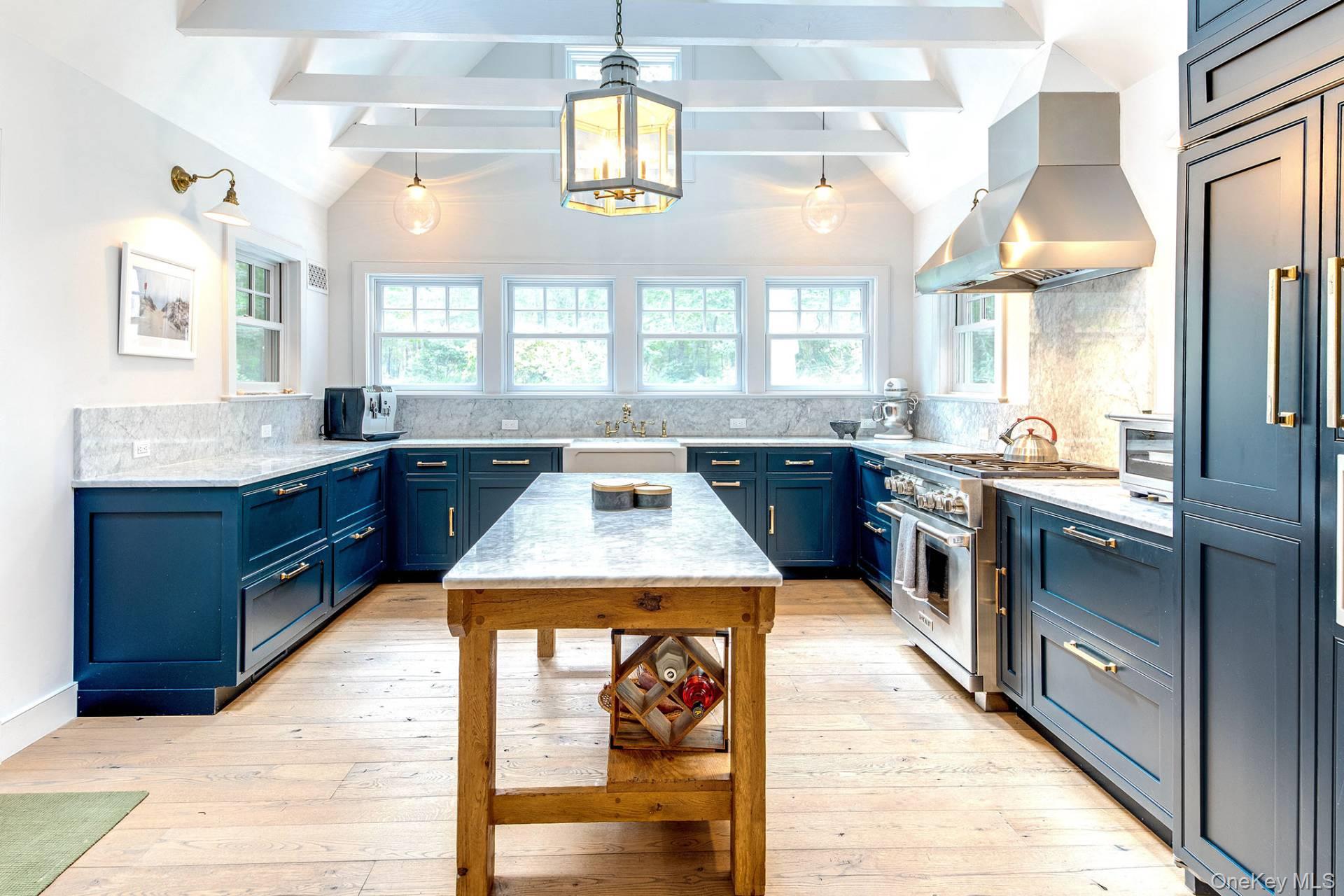 10 Lauras Lane, East Hampton, NY 11937