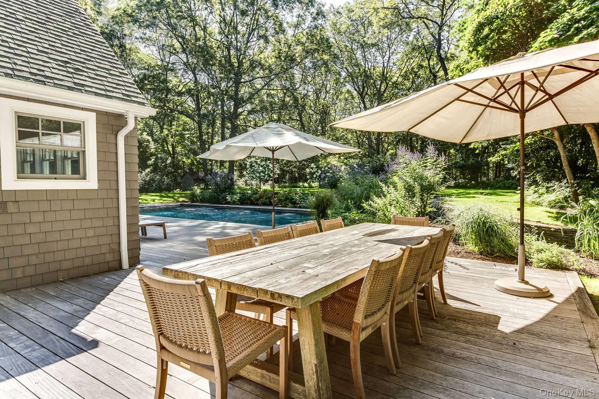 10 Lauras Lane, East Hampton, NY 11937