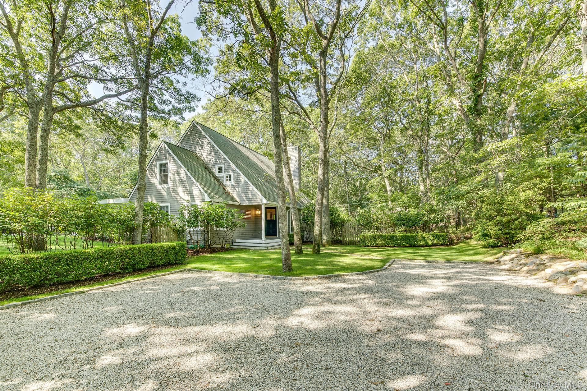 10 Lauras Lane, East Hampton, NY 11937
