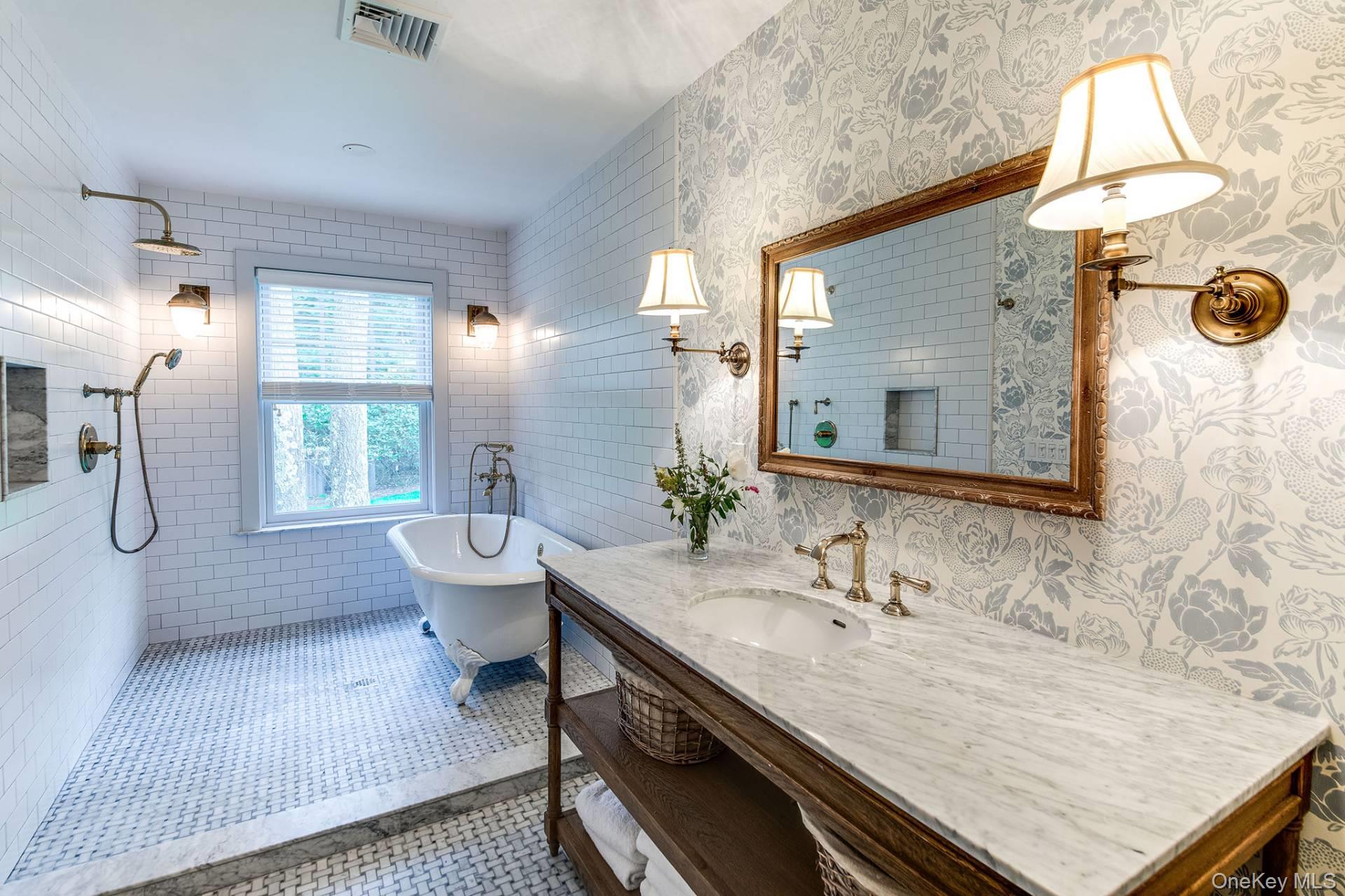 10 Lauras Lane, East Hampton, NY 11937