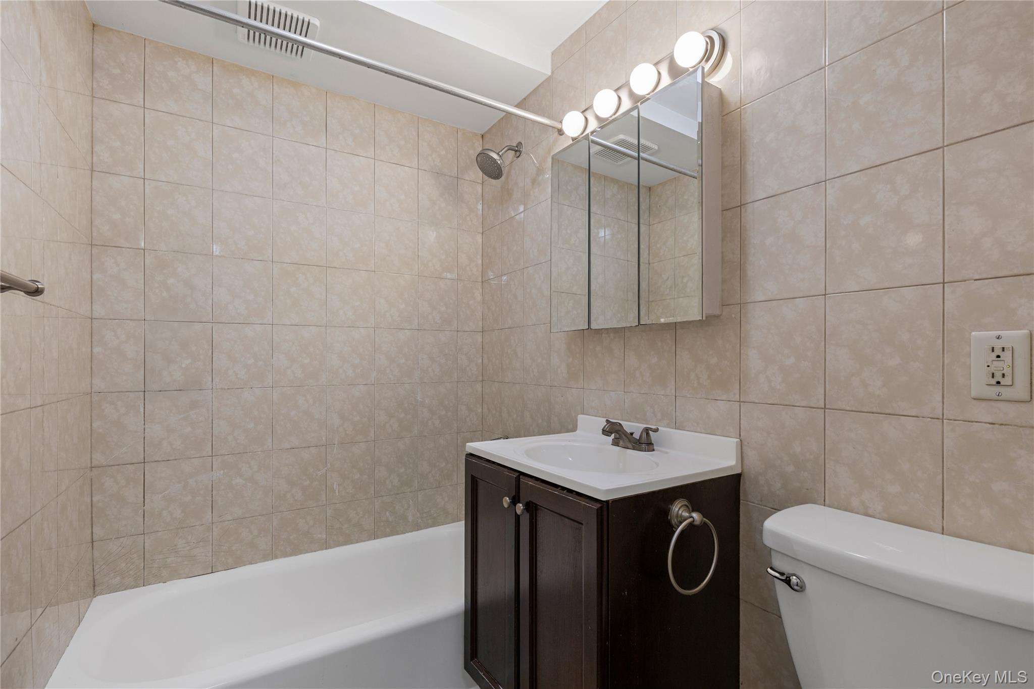 2824 Zulette Avenue, Bronx, NY 10461