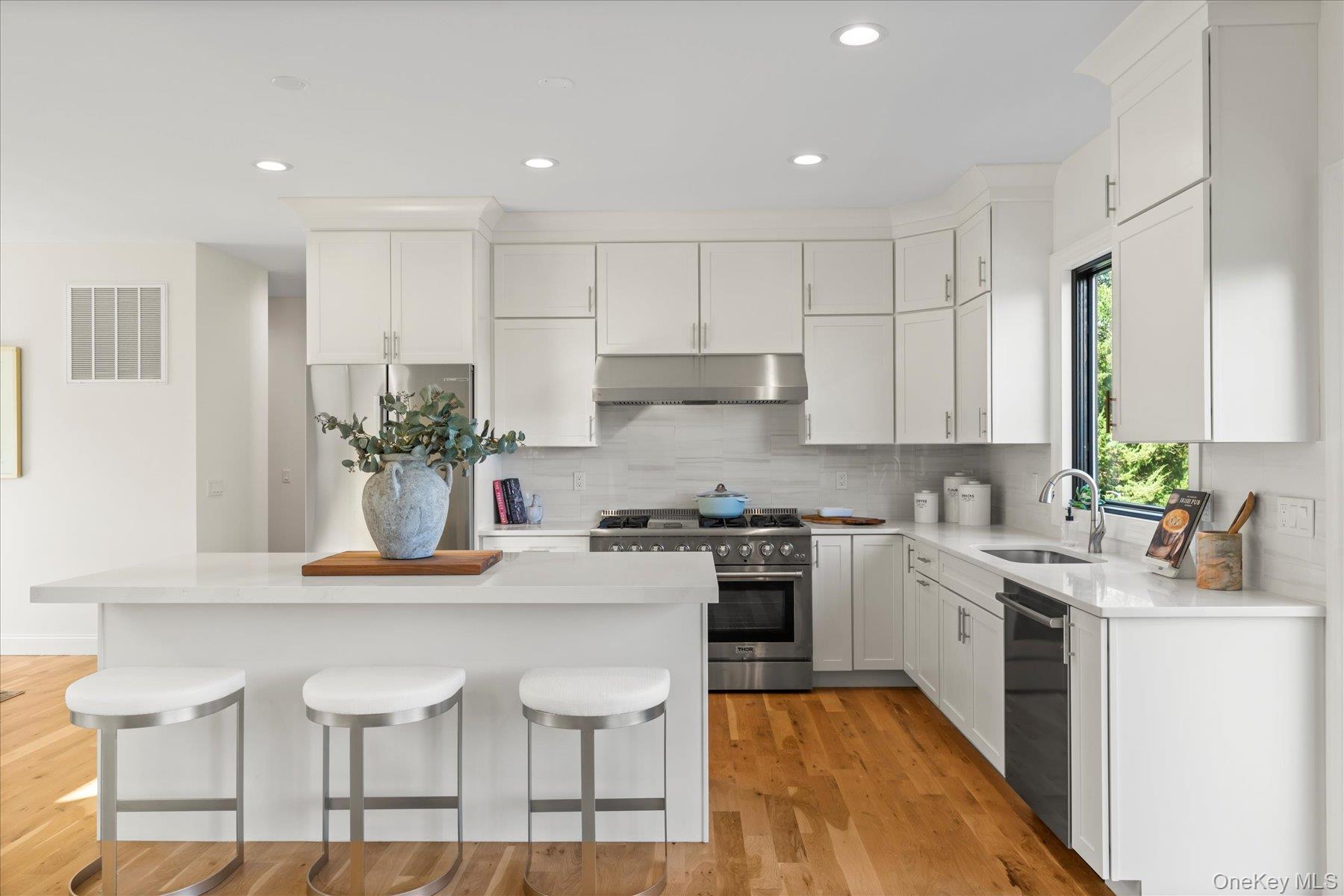 6 S Bay Avenue, Eastport, NY 11941