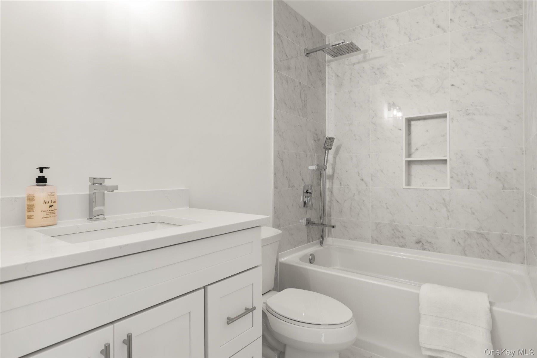 6 S Bay Avenue, Eastport, NY 11941