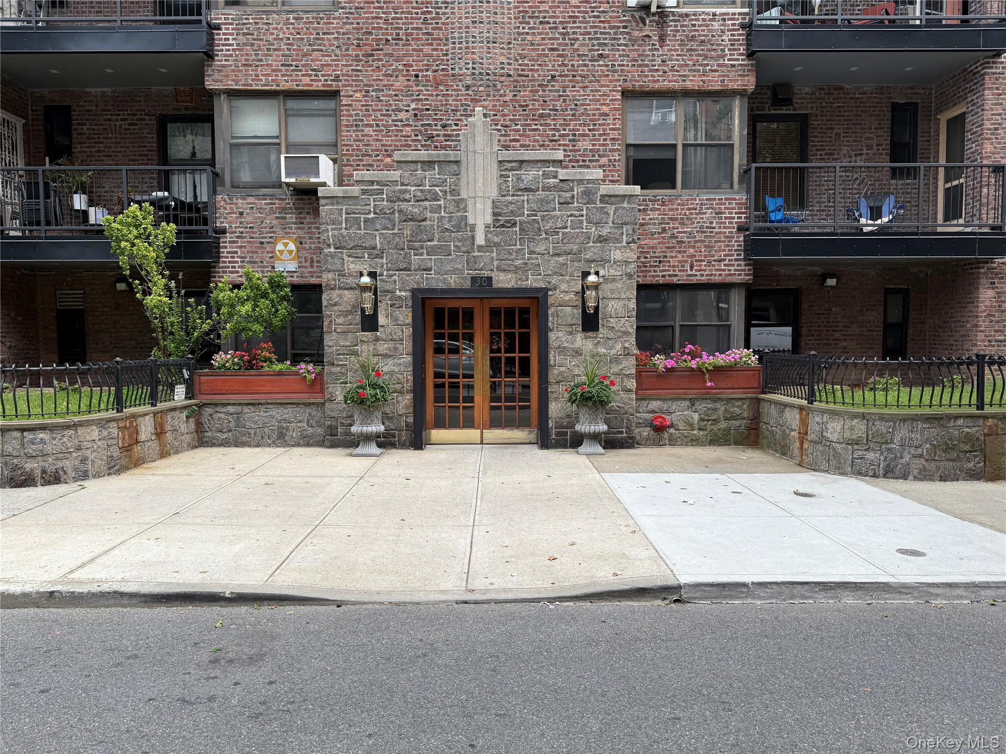 30 Clinton Place # 3A, New Rochelle, NY 10801