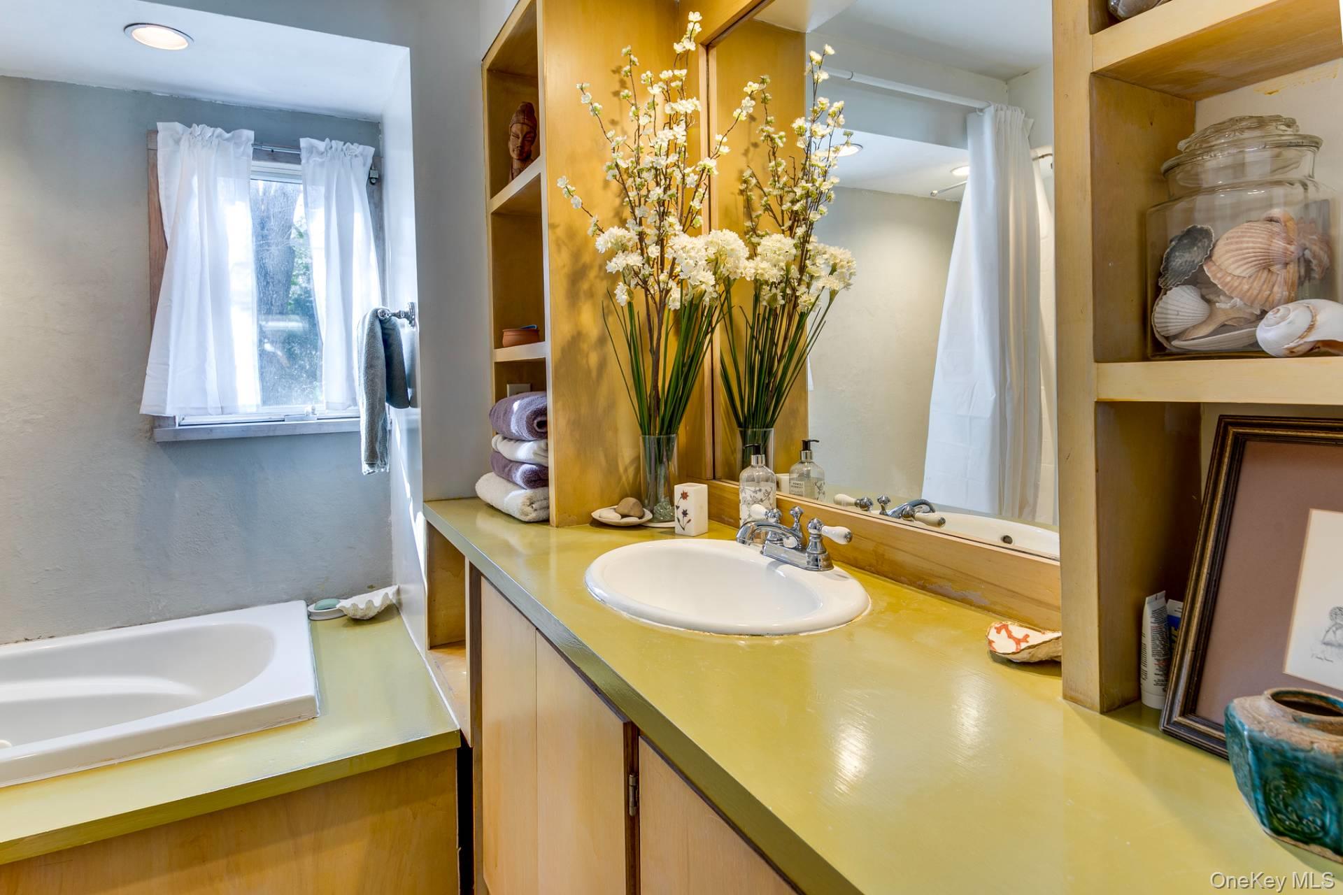 143 Montauk Highway, Quogue, NY 11959