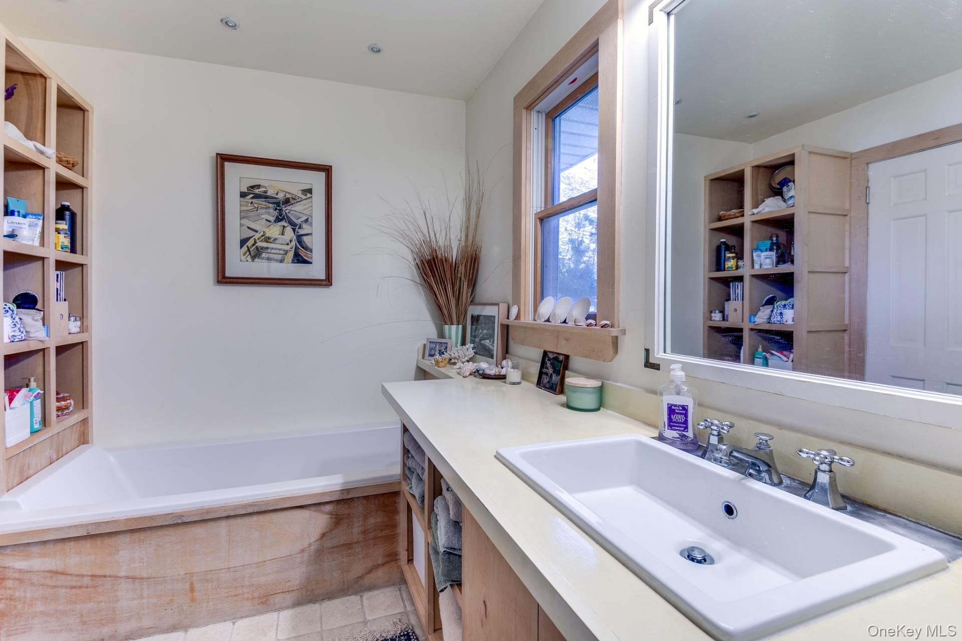 143 Montauk Highway, Quogue, NY 11959