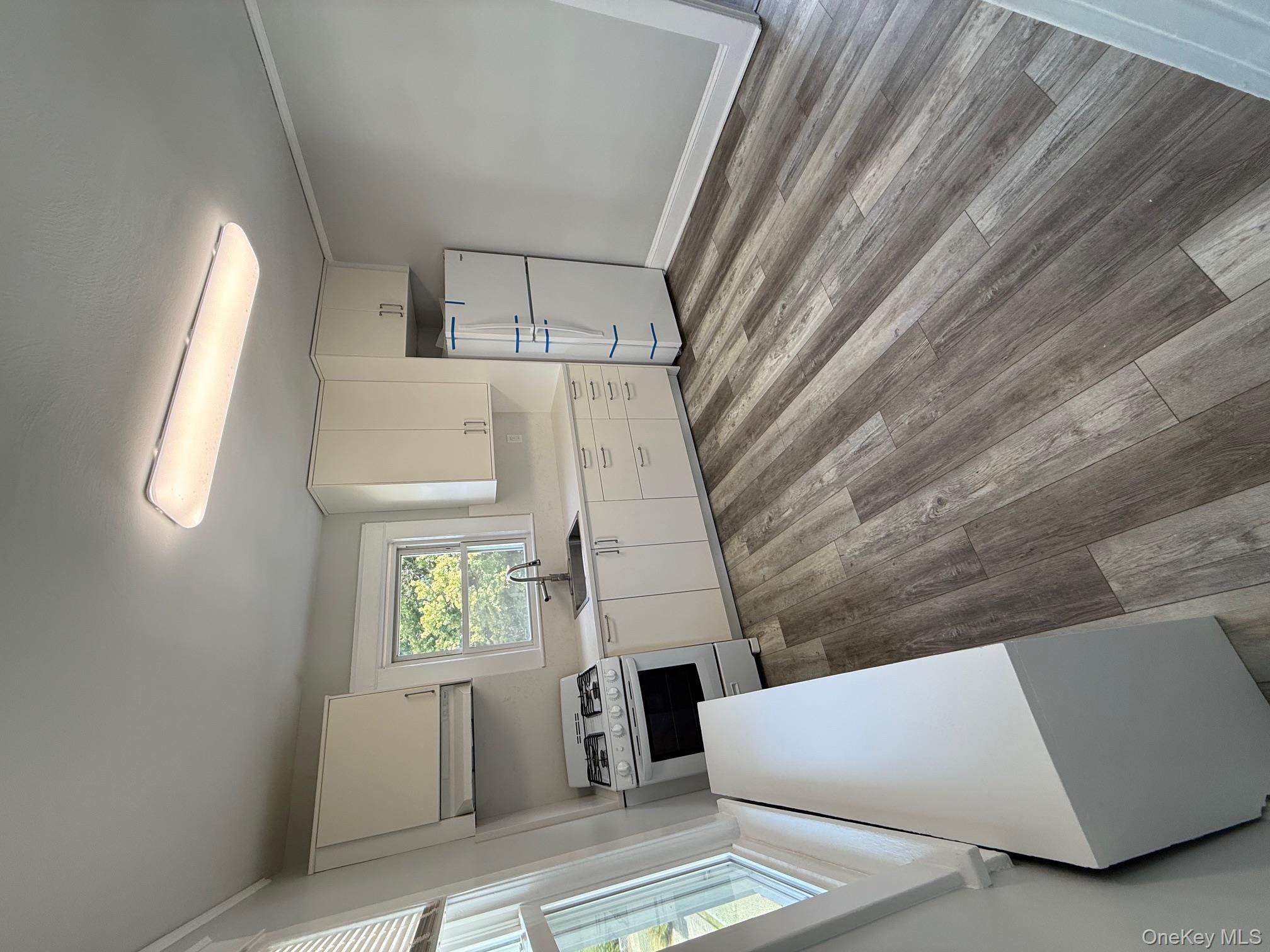 11 North Street, Glen Cove, NY 11542