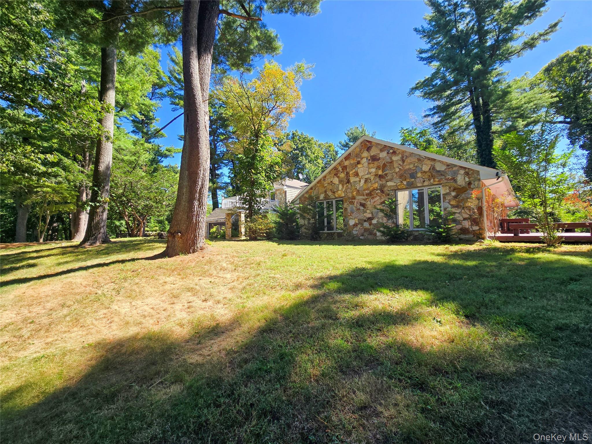 32 Valley Road, Old Westbury, NY 11568