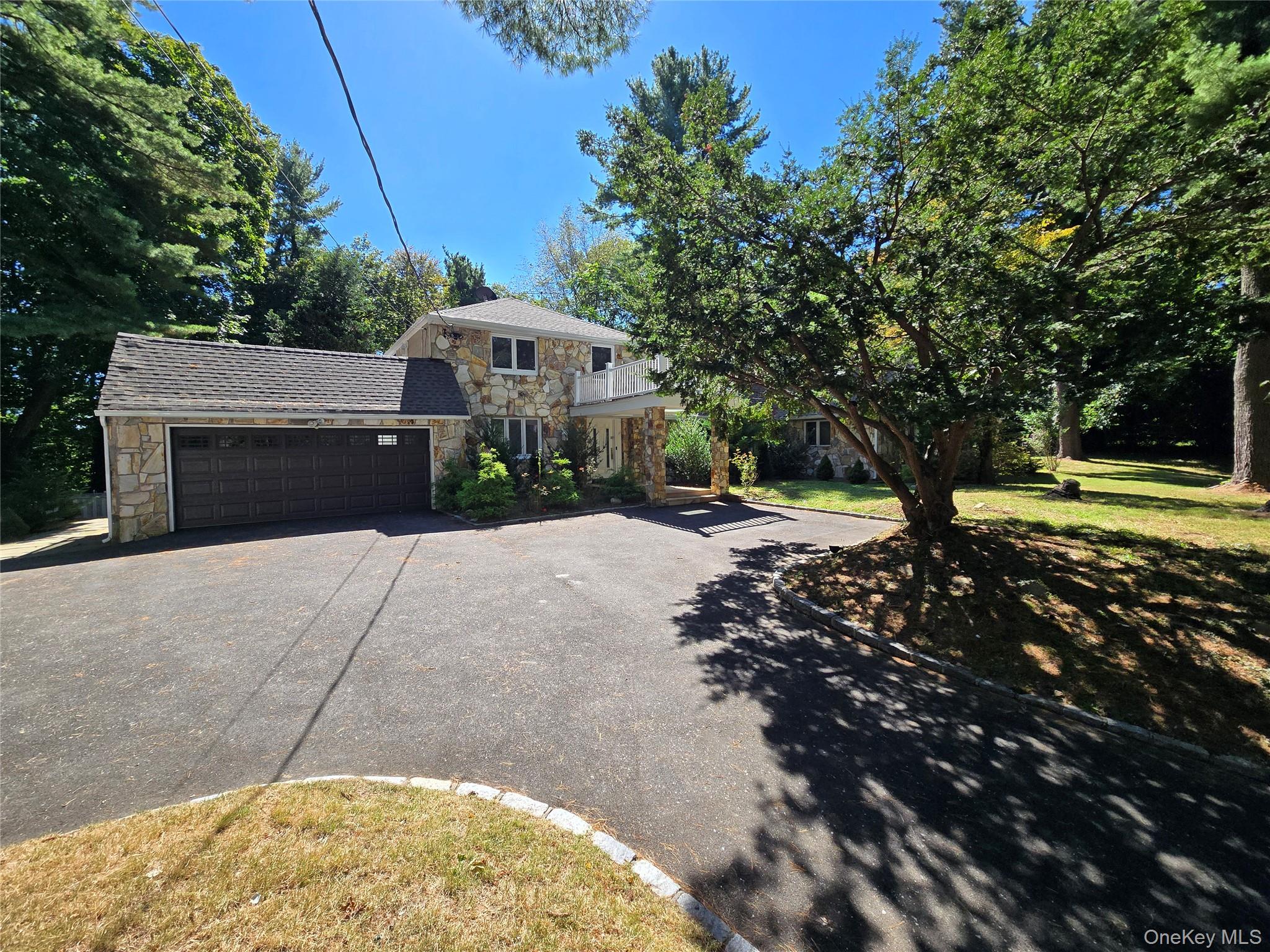 32 Valley Road, Old Westbury, NY 11568