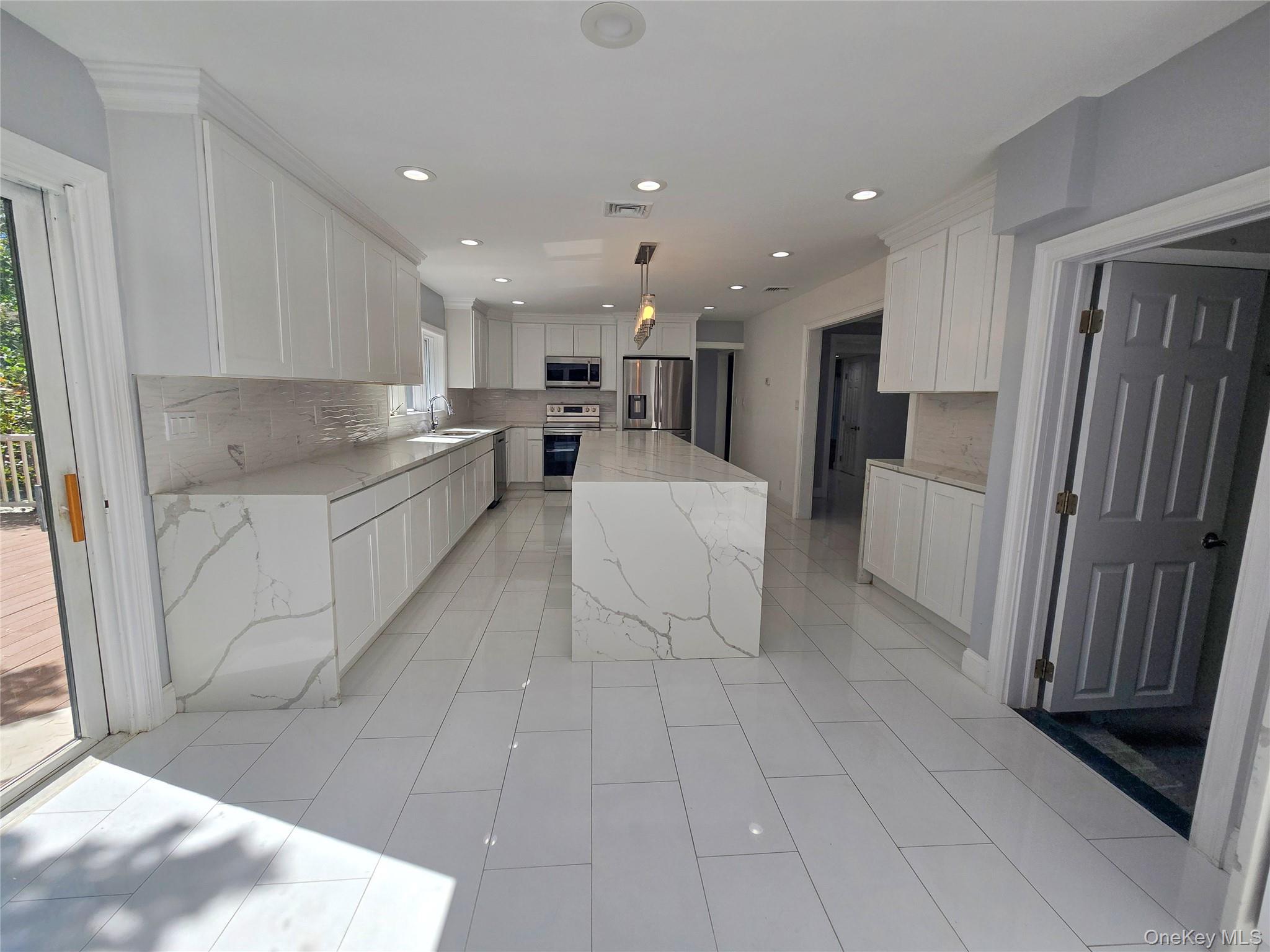 32 Valley Road, Old Westbury, NY 11568