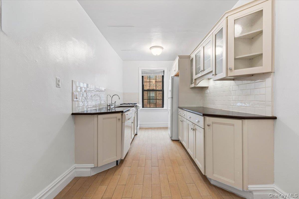 105 Garth Road # 4H, Scarsdale, NY 10583