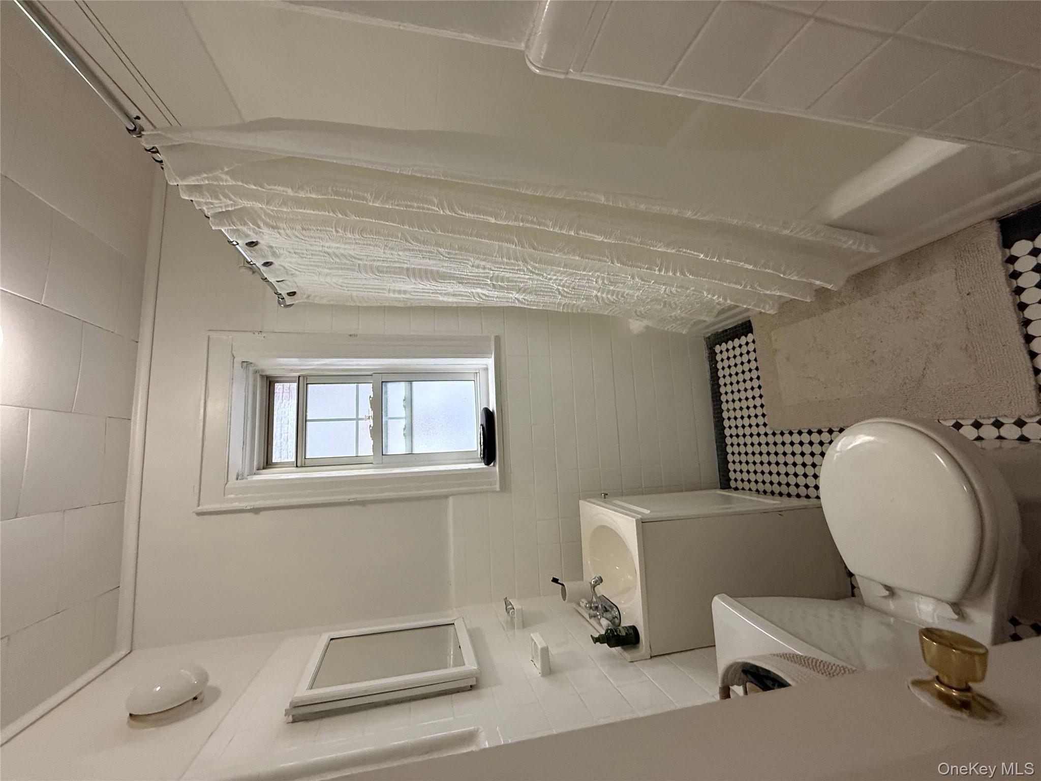 7734 74th Street, Glendale, NY 11385