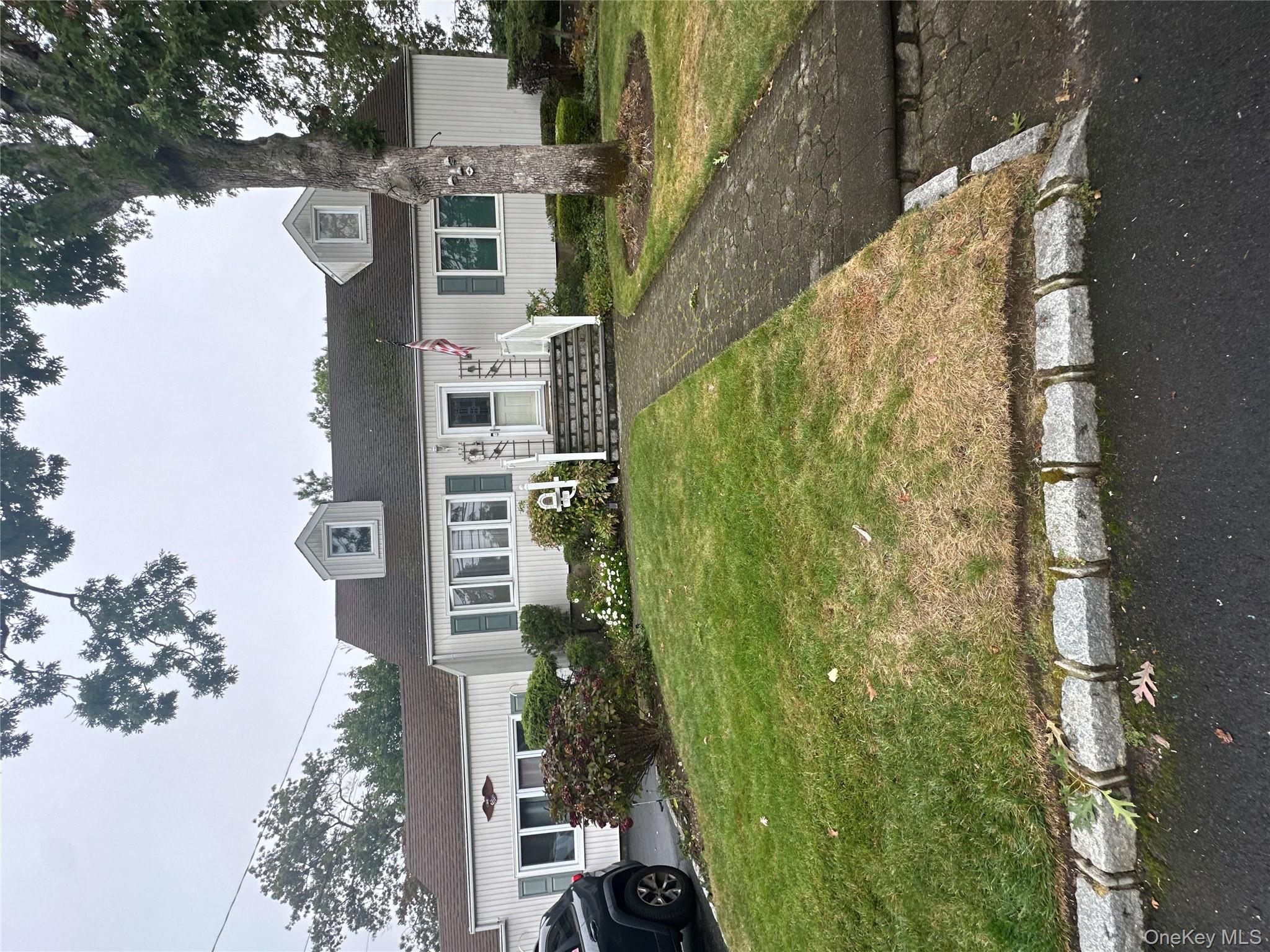 528 N Broome Avenue, Lindenhurst, NY 11757