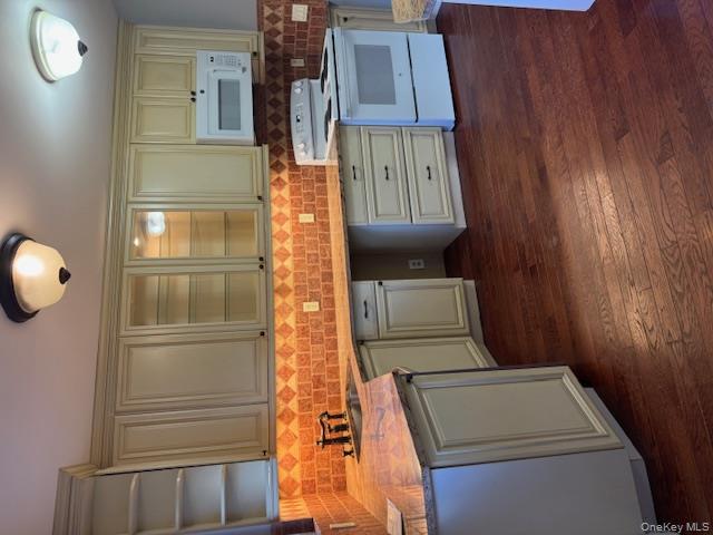 19 ivy Street, Farmingdale, NY 11735